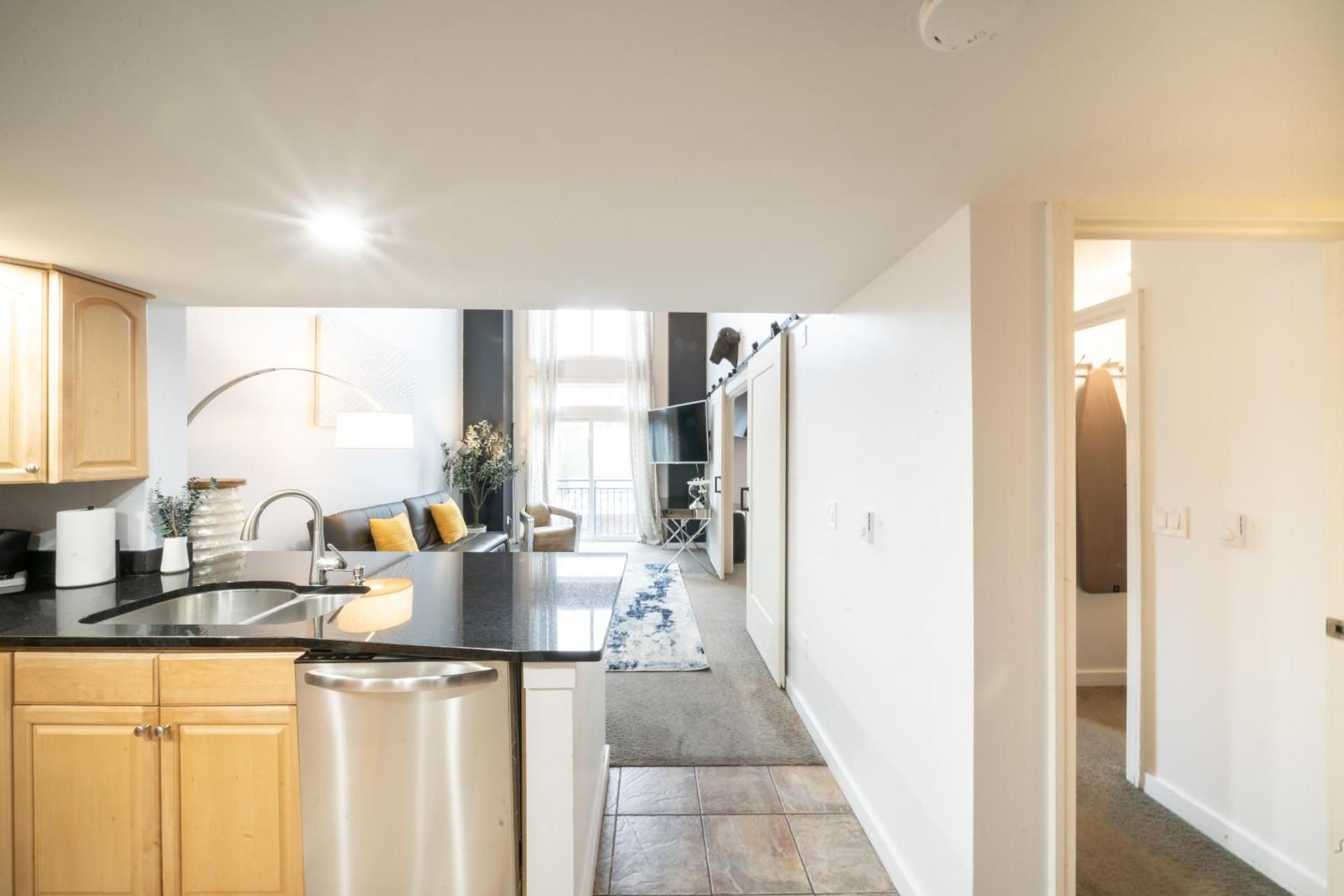 Modern Downtown Top Floor Penthouse With Bay Views