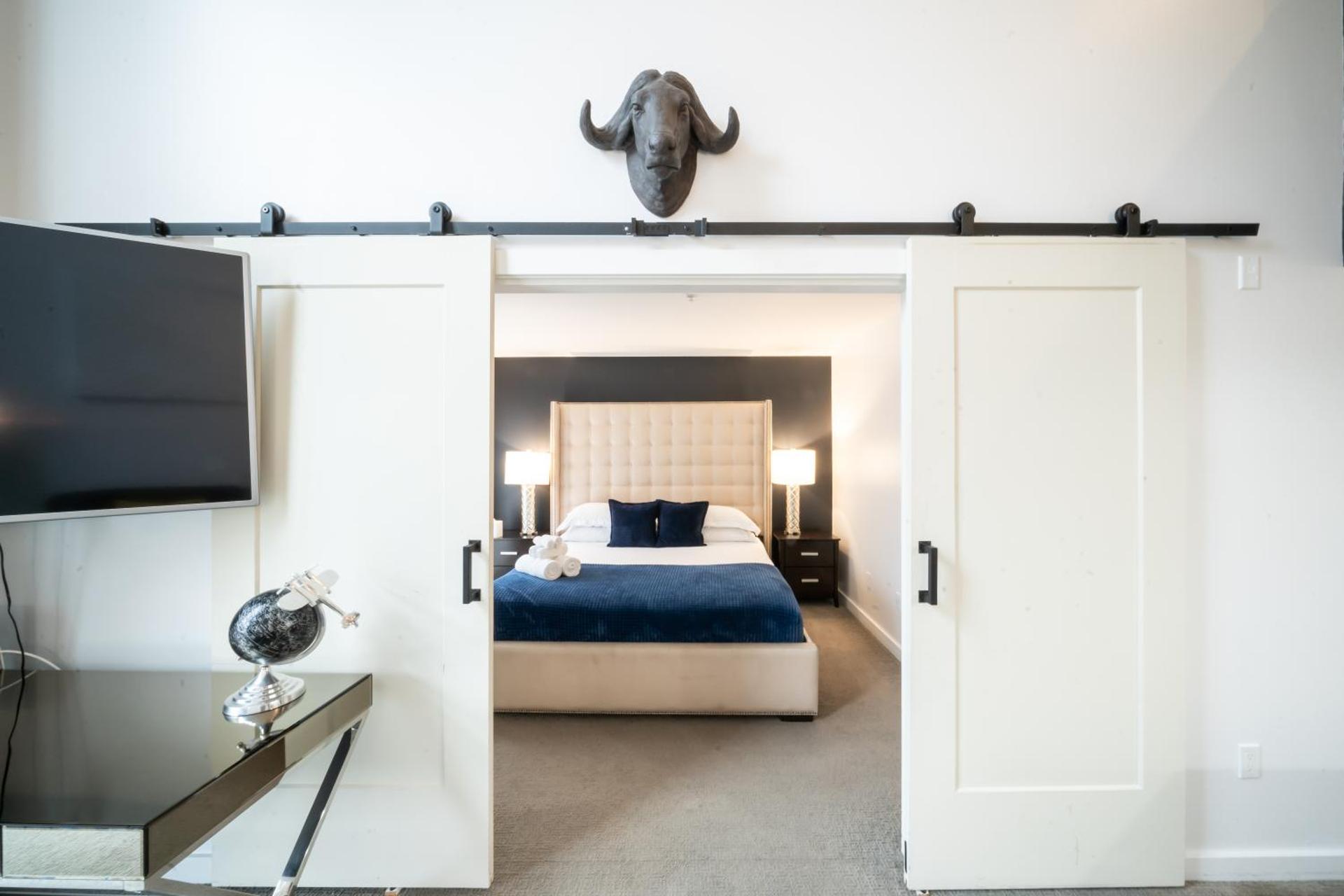 Modern Downtown Top Floor Penthouse With Bay Views