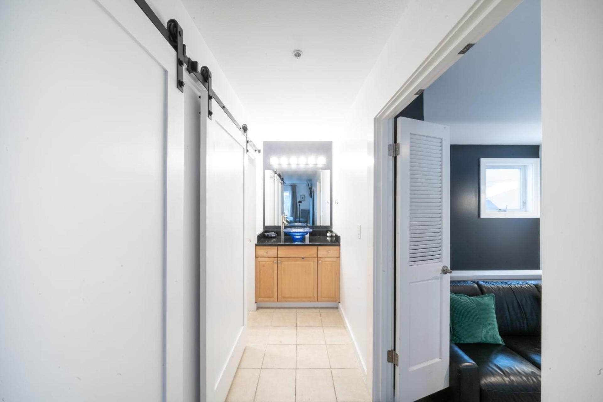 Modern Downtown Top Floor Penthouse With Bay Views