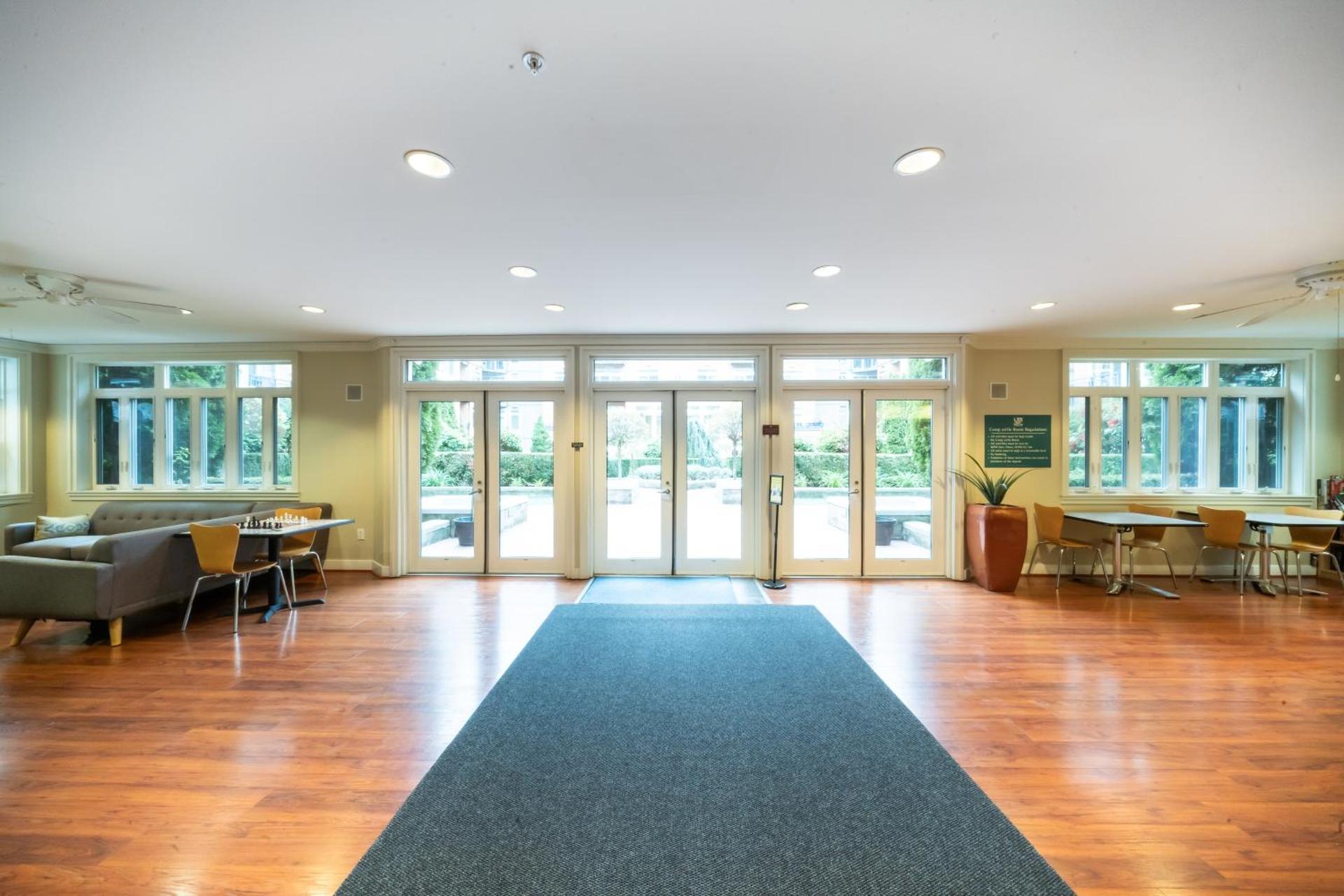 Modern Downtown Top Floor Penthouse With Bay Views