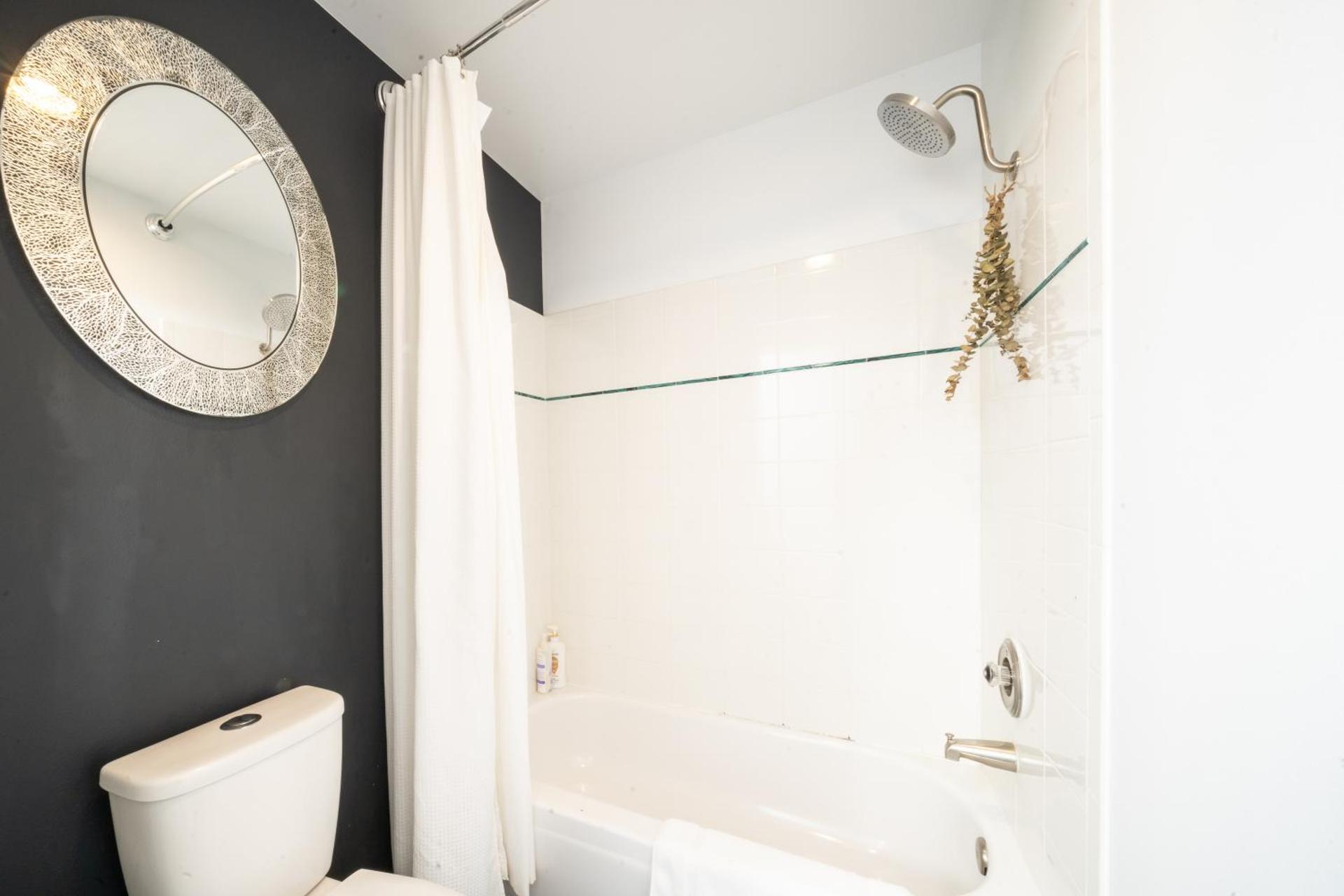 Space Needle Downtown Modern Top Story Penthouse