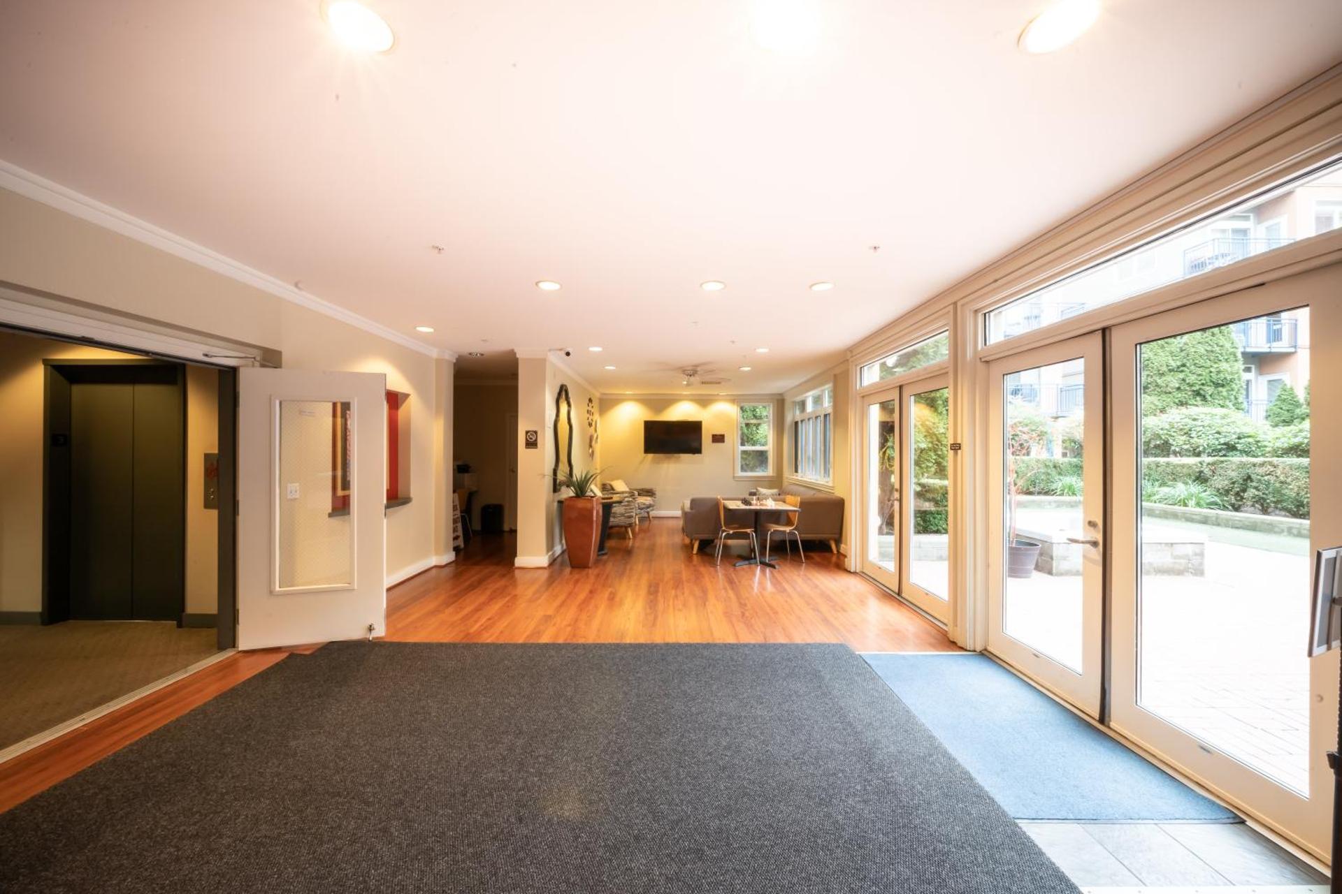 Space Needle Downtown Modern Top Story Penthouse