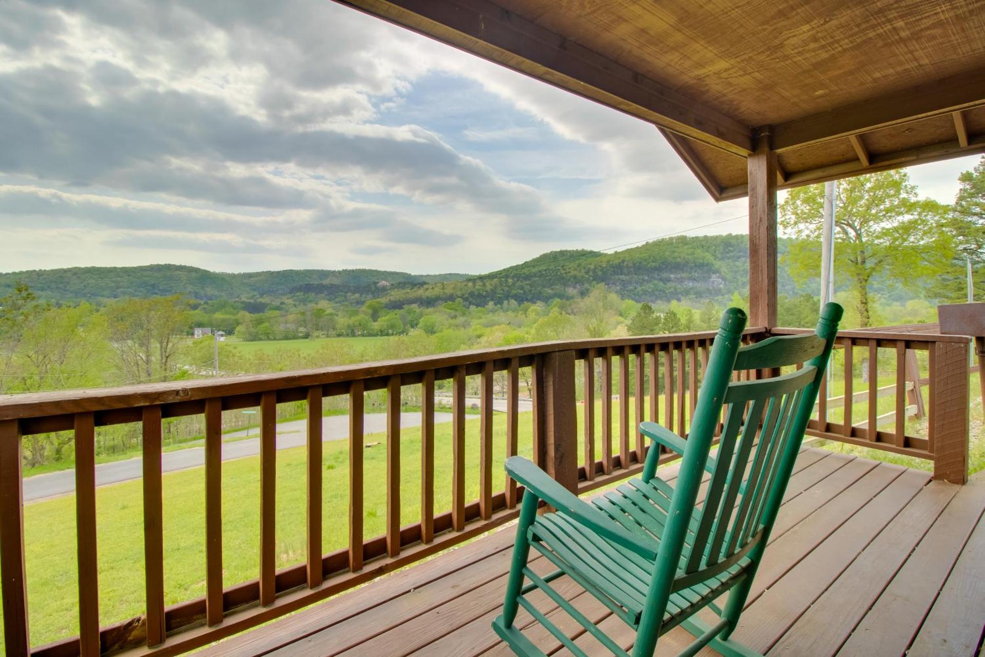Close to River and Hiking Cabin in Mountain View