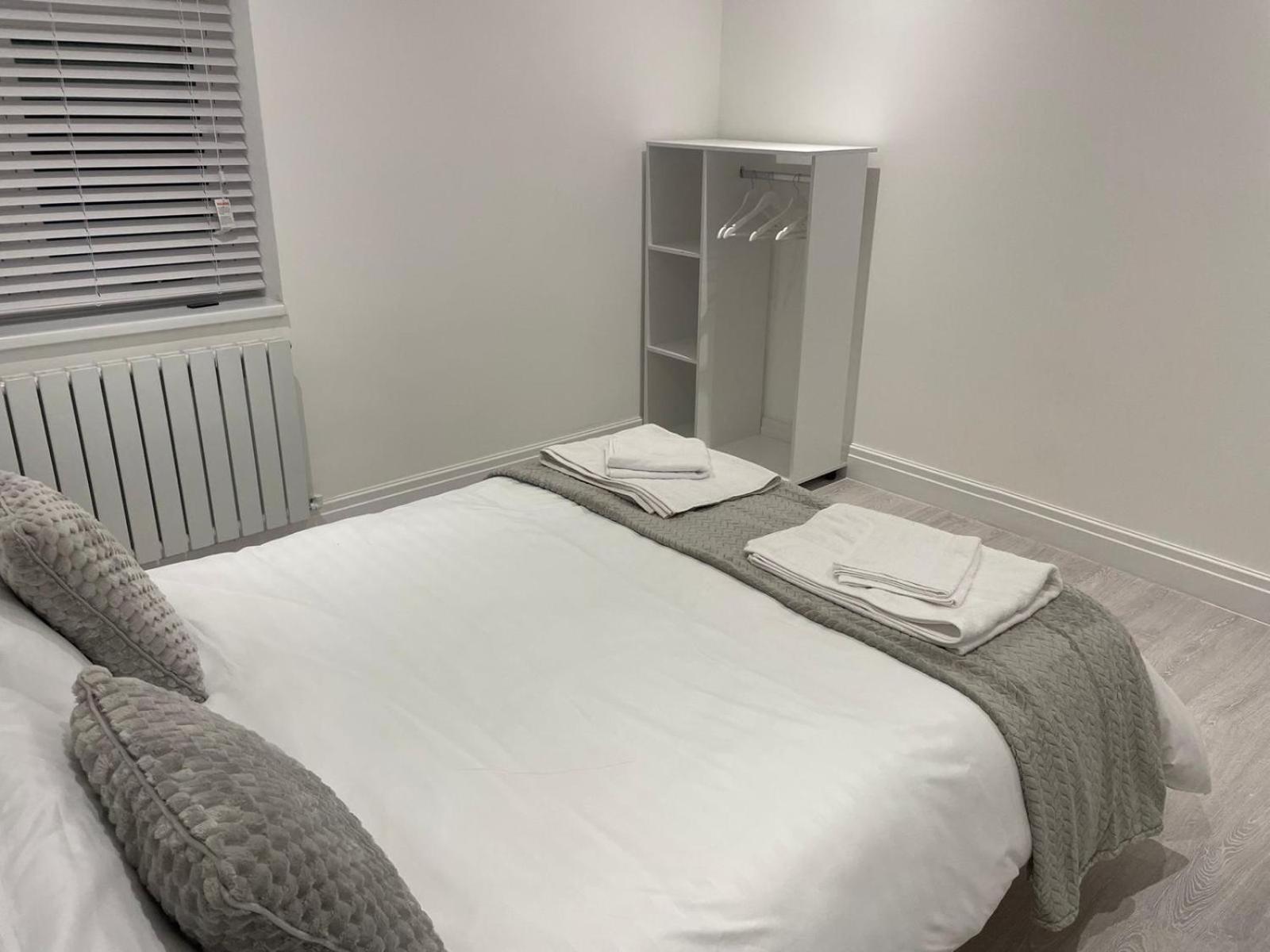 5 Bedroom Modern and Spacious House in London