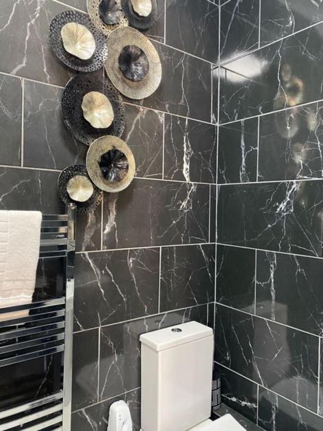 Hunters Hideaway-Hot Tub-Wiltshire-Groups