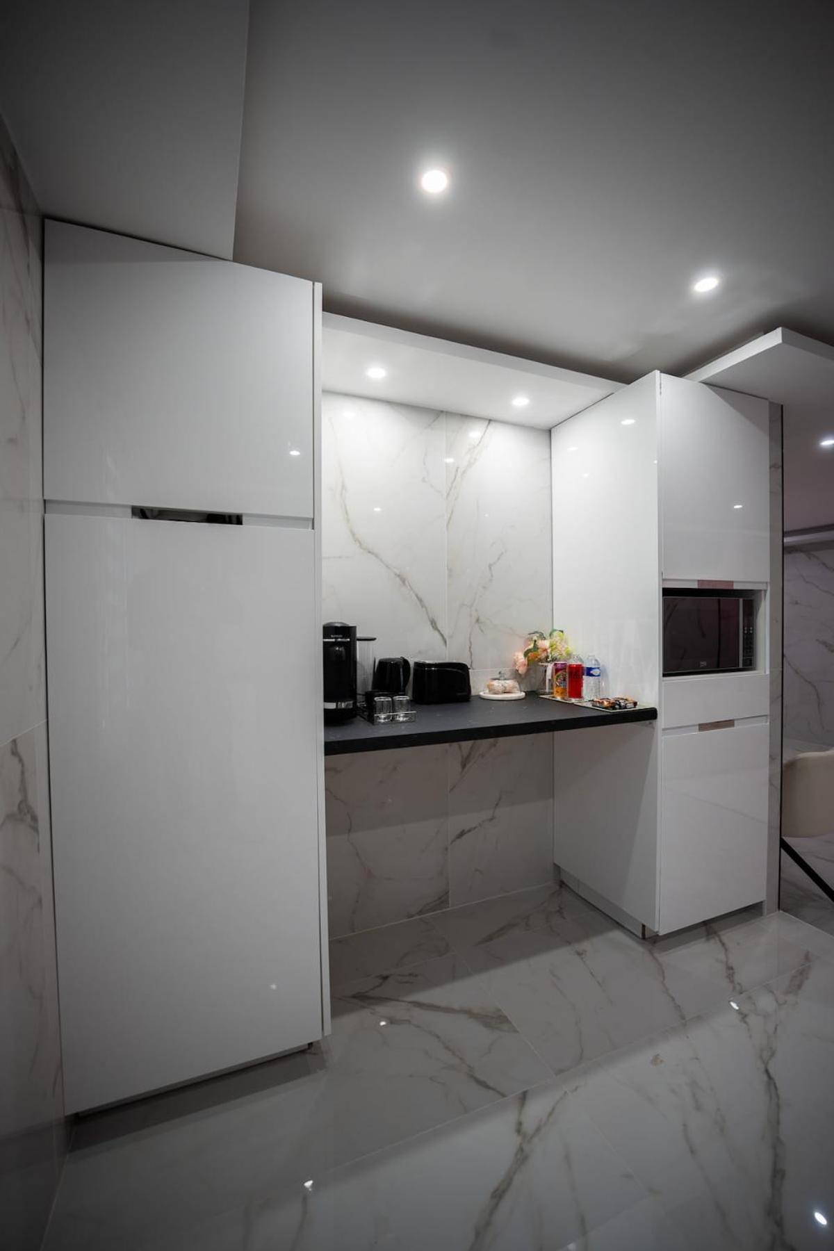 Beautiful Skyline Suite 30 minutes from Paris!