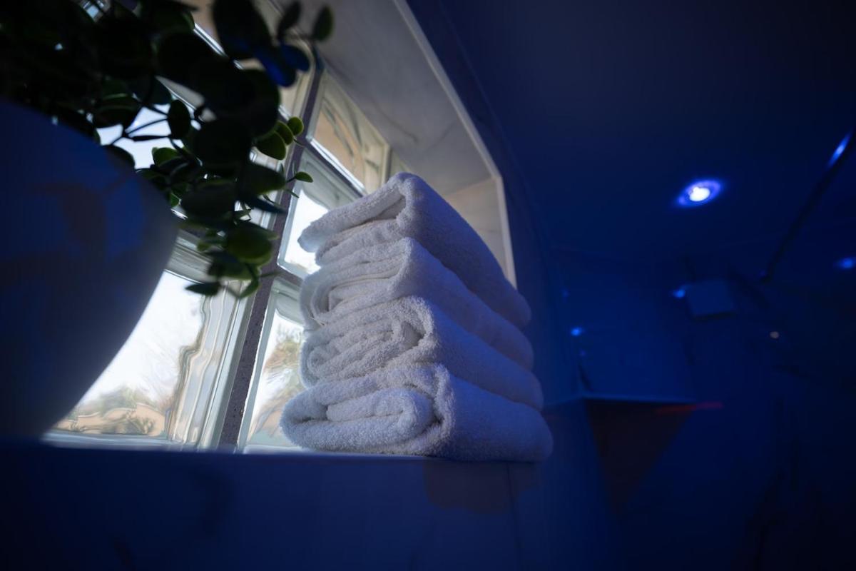 Beautiful Skyline Suite 30 minutes from Paris!