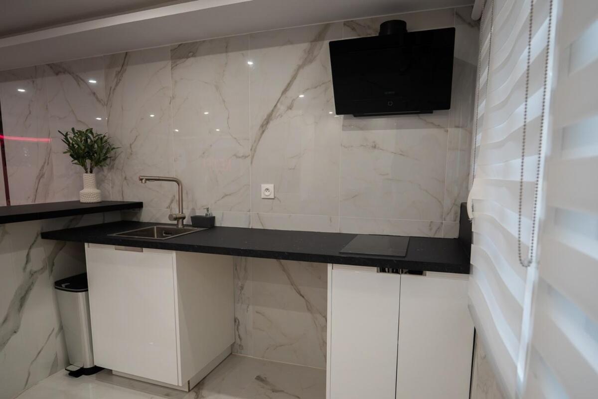 Beautiful Skyline Suite 30 minutes from Paris!