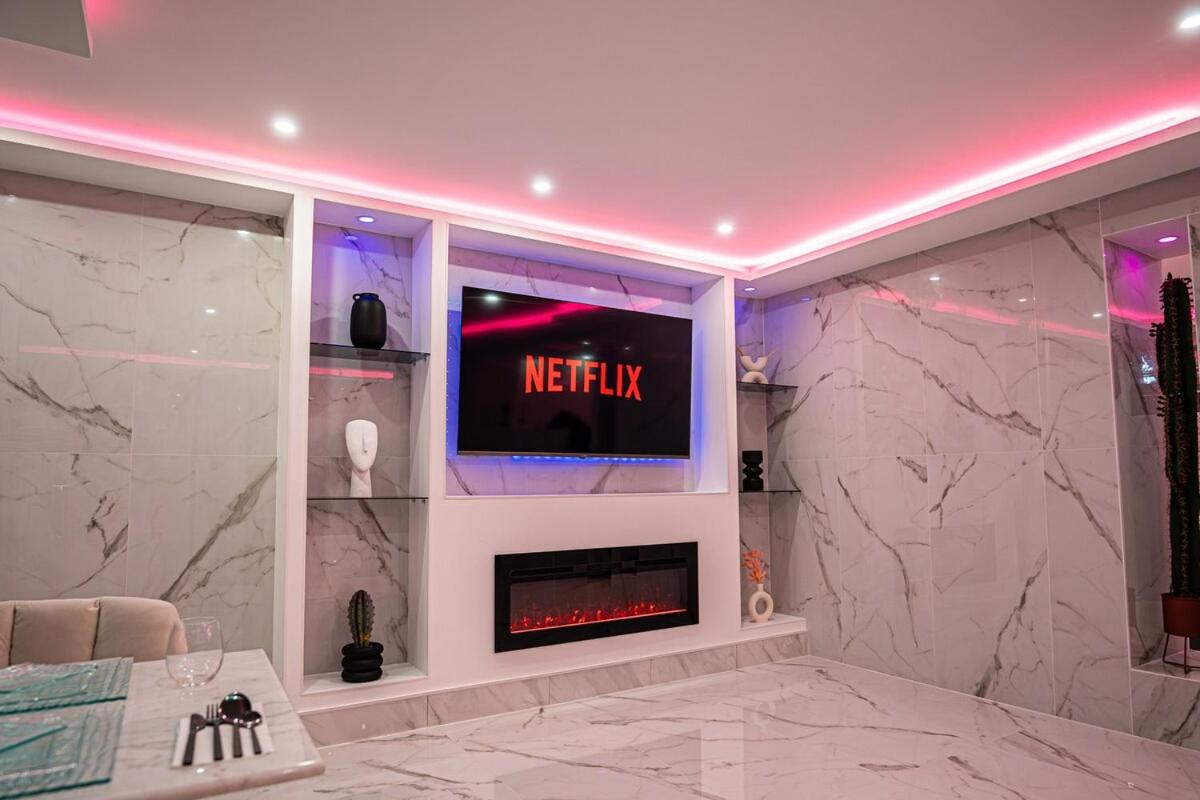 Beautiful Skyline Suite 30 minutes from Paris!