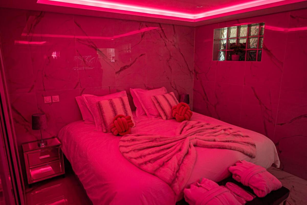 Beautiful Skyline Suite 30 minutes from Paris!