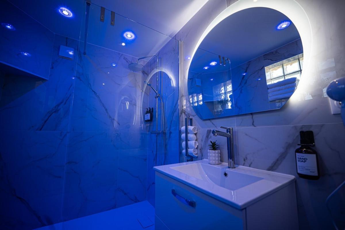 Beautiful Skyline Suite 30 minutes from Paris!