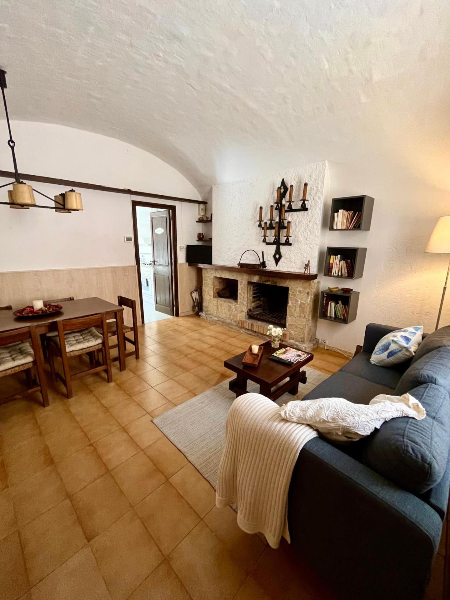 Casa con jardín y barbacoa