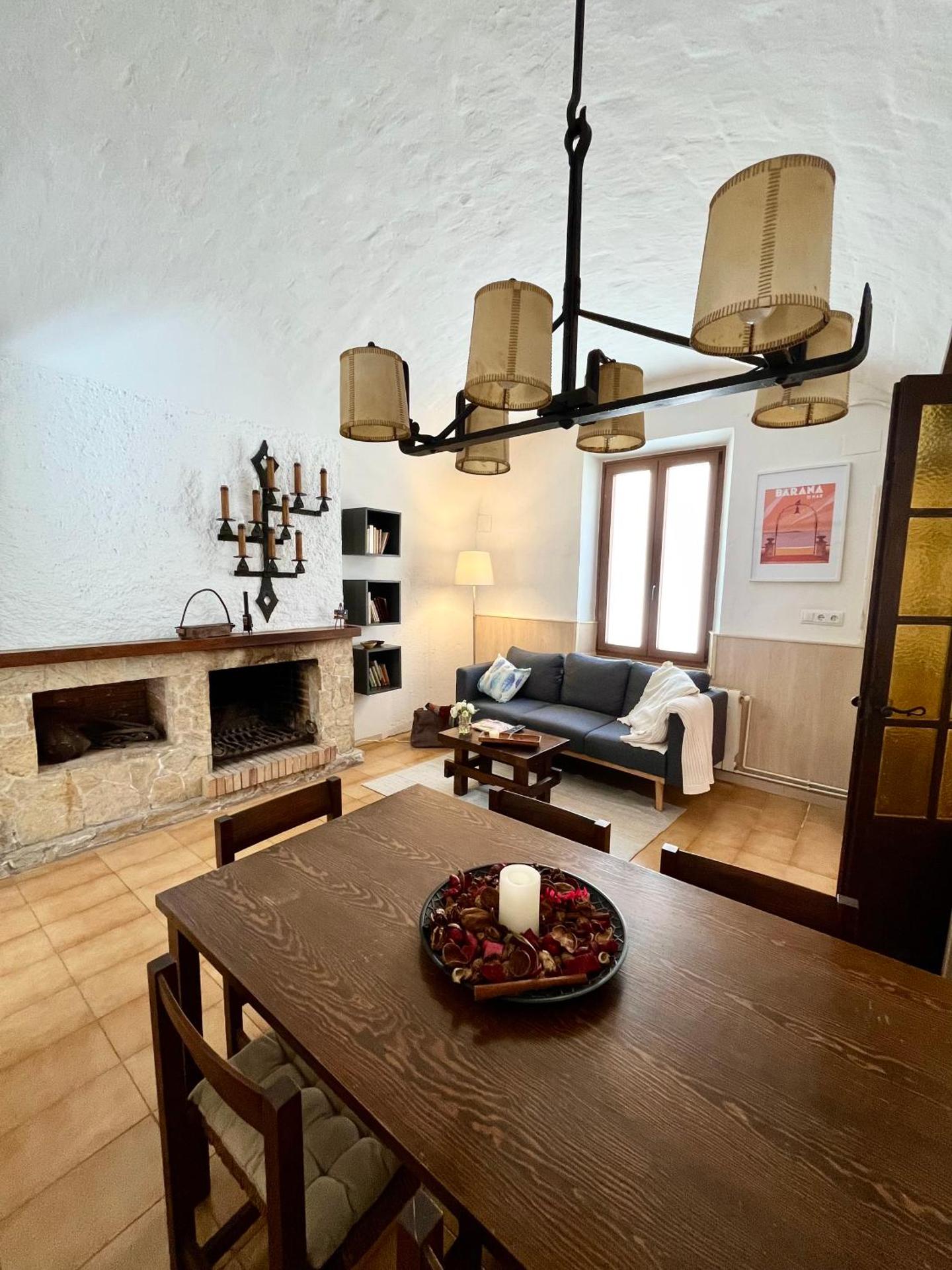 Casa con jardín y barbacoa