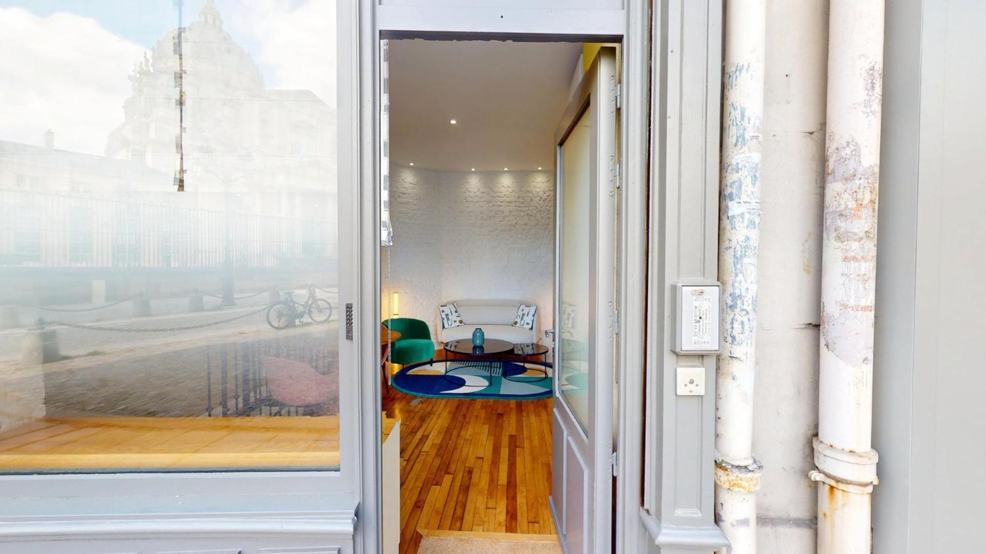 Parisian Apartment in the Latin Quarter's heart