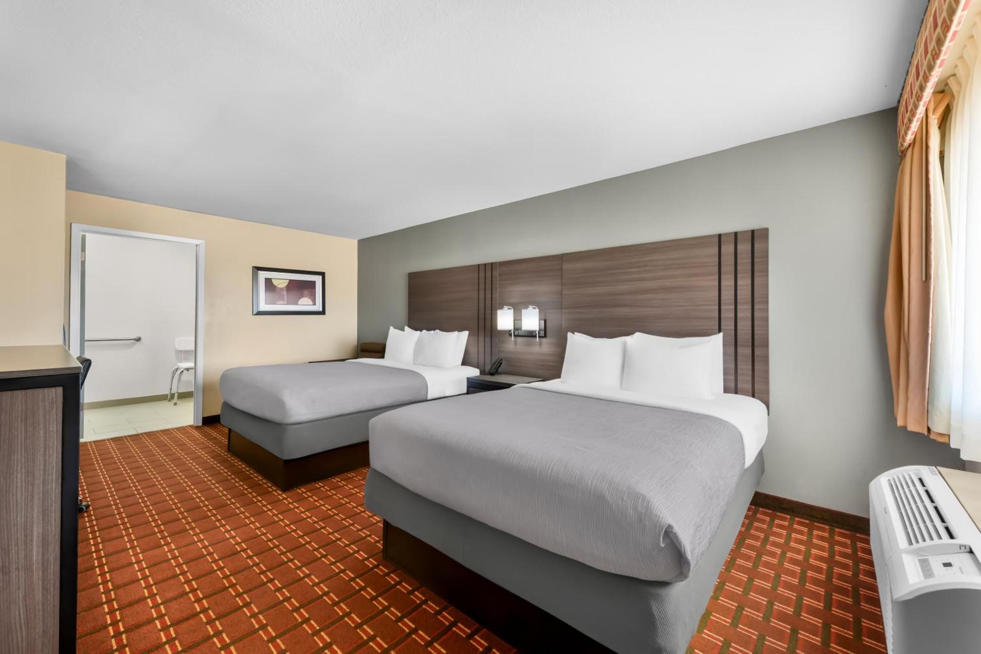 Queen Room with Two Queen Beds - Accessible/Non-Smoking 