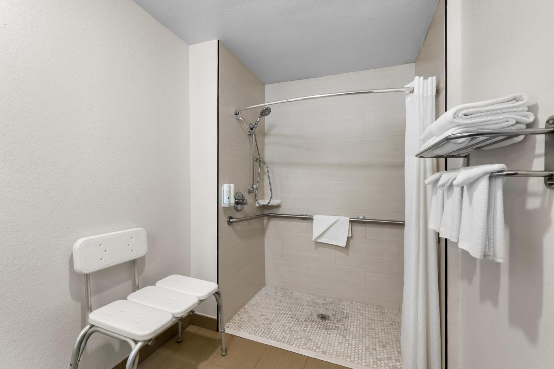 Queen Room with Two Queen Beds - Accessible/Non-Smoking 