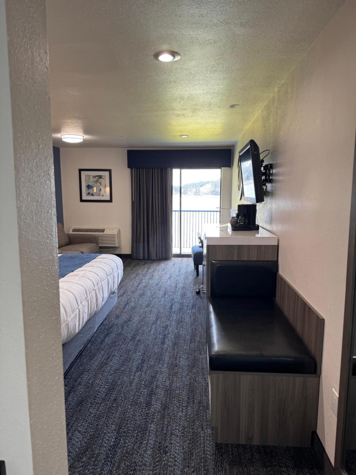 Oyster Bay Inn & Suites