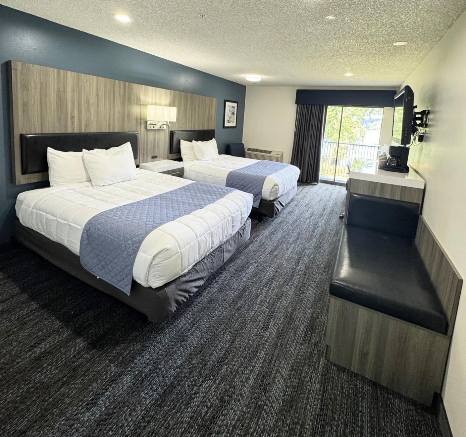 Oyster Bay Inn & Suites