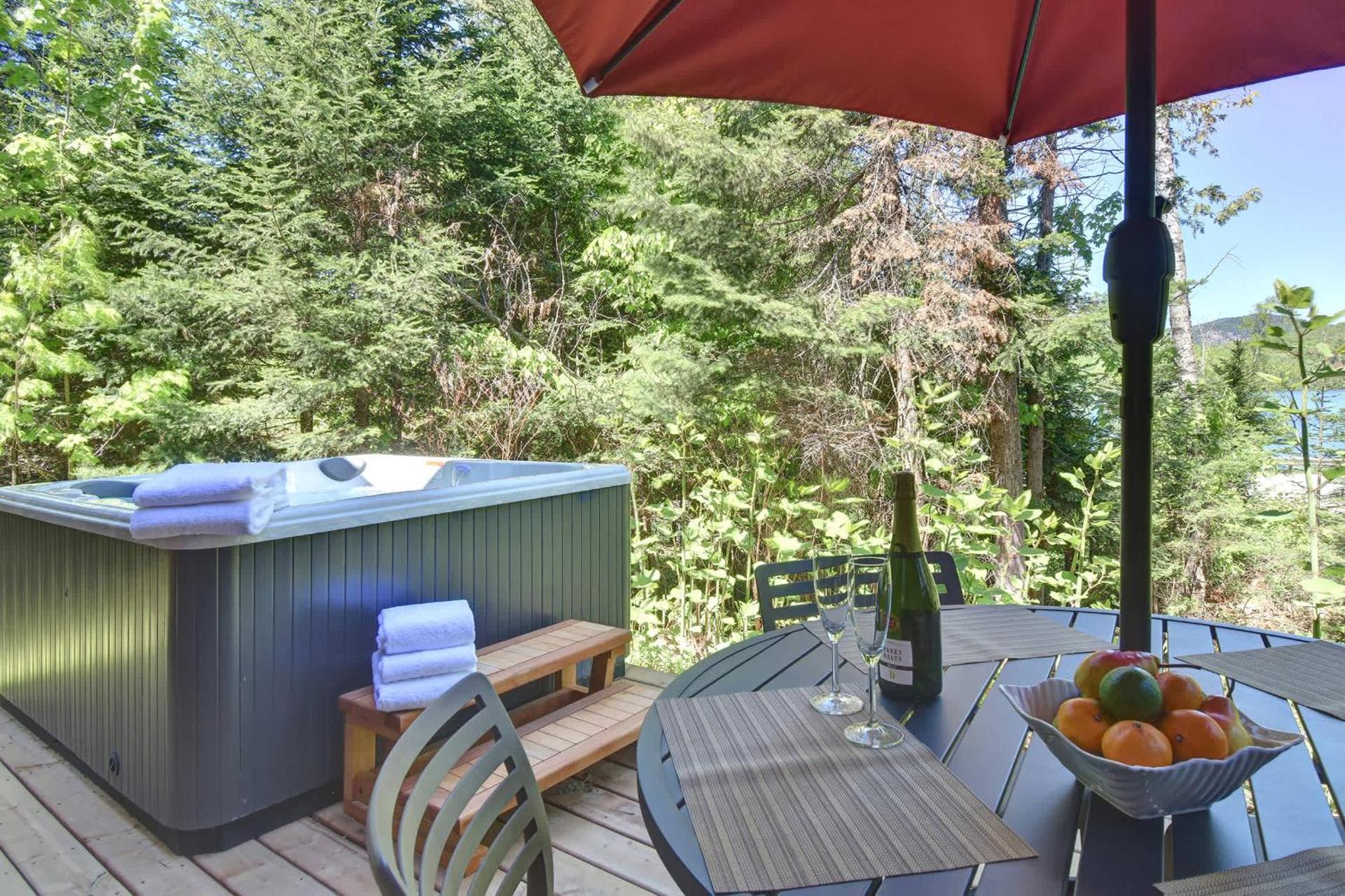 Family friends lake access & hot tub