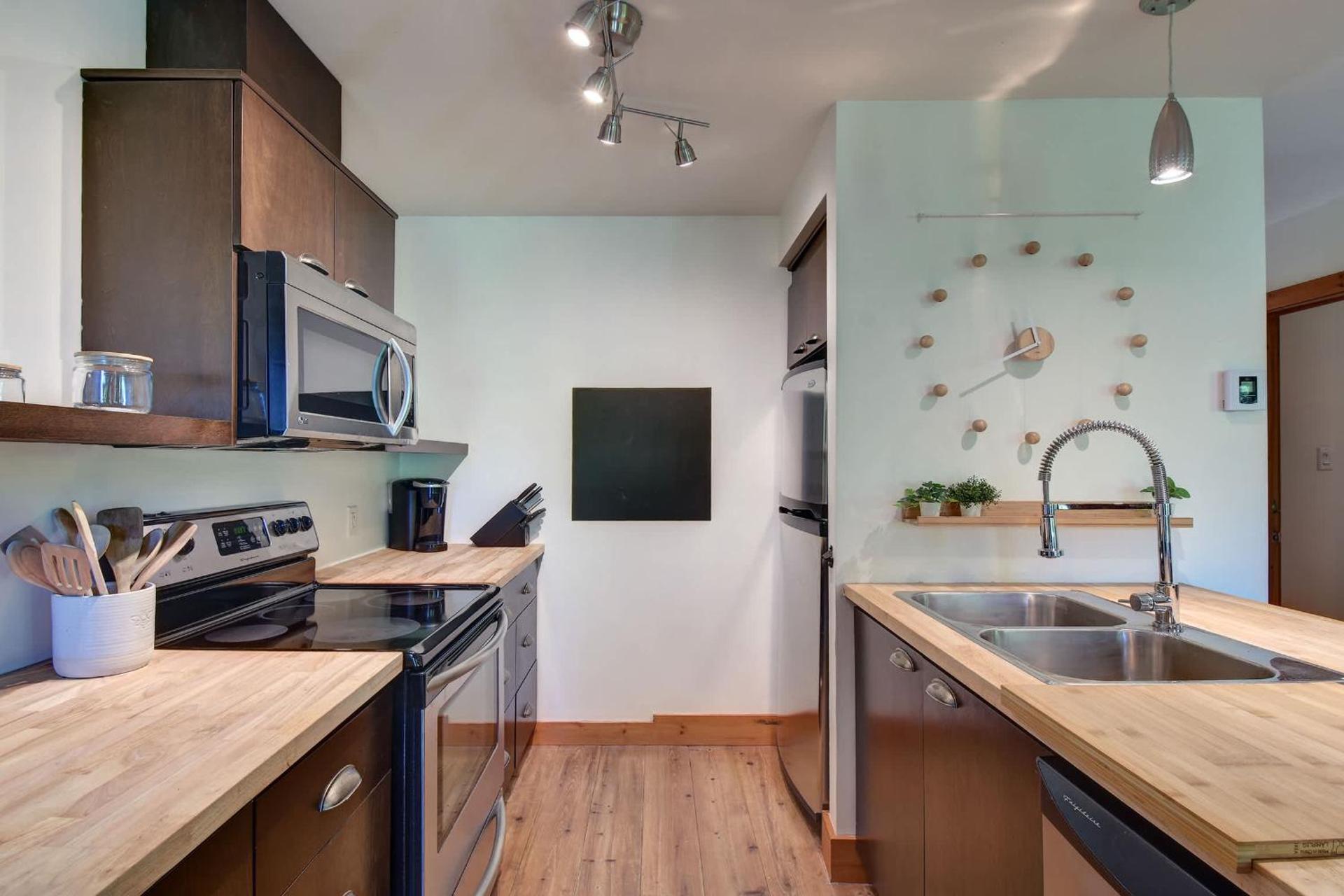 Family friends lake access & hot tub