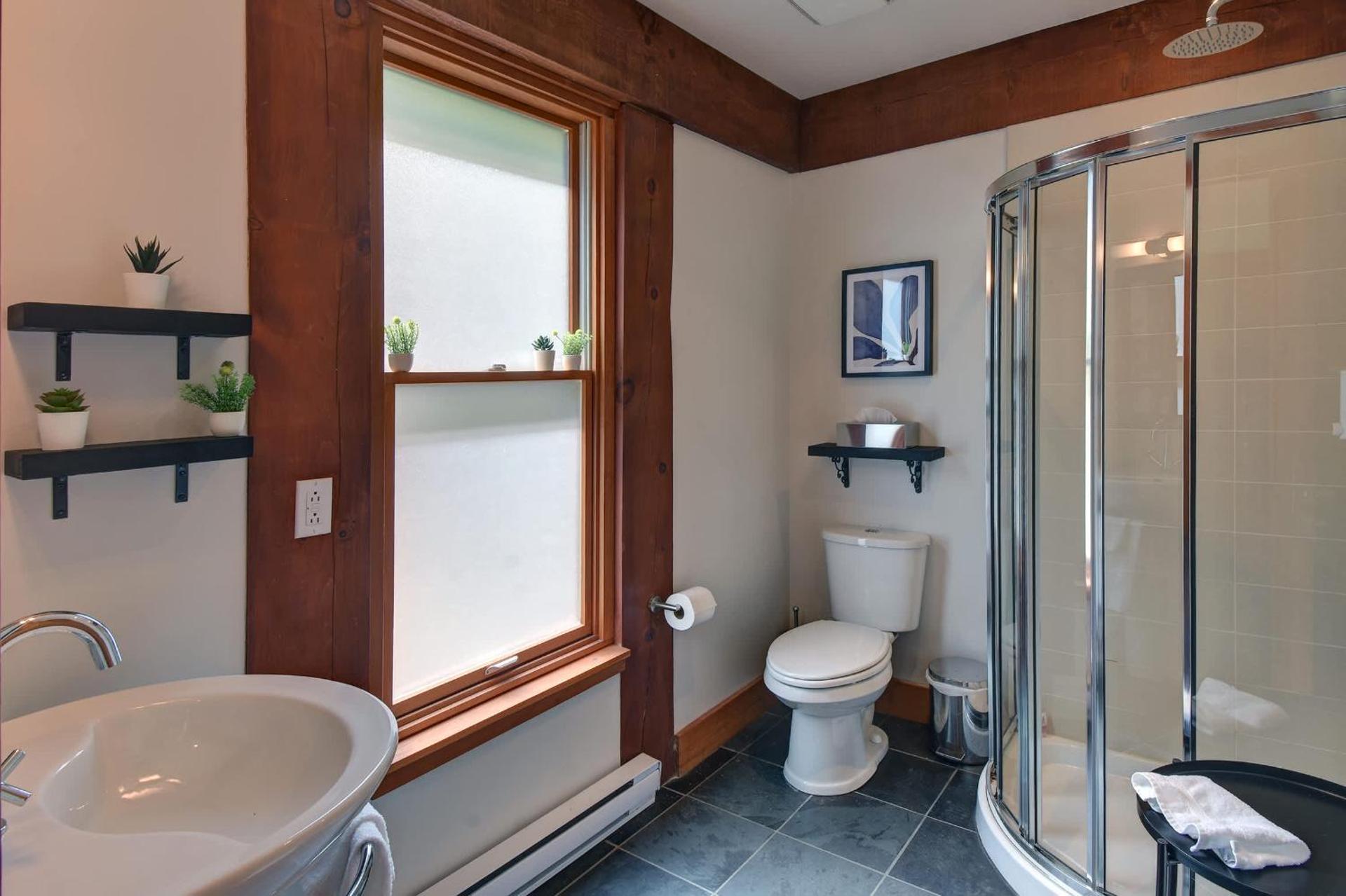 Family friends lake access & hot tub