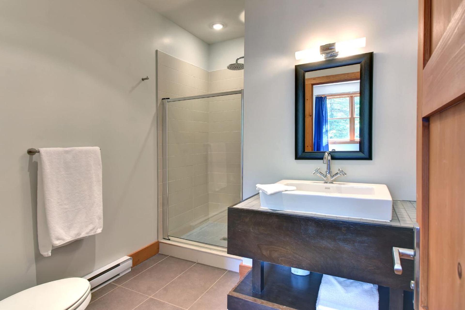 Family friends lake access & hot tub