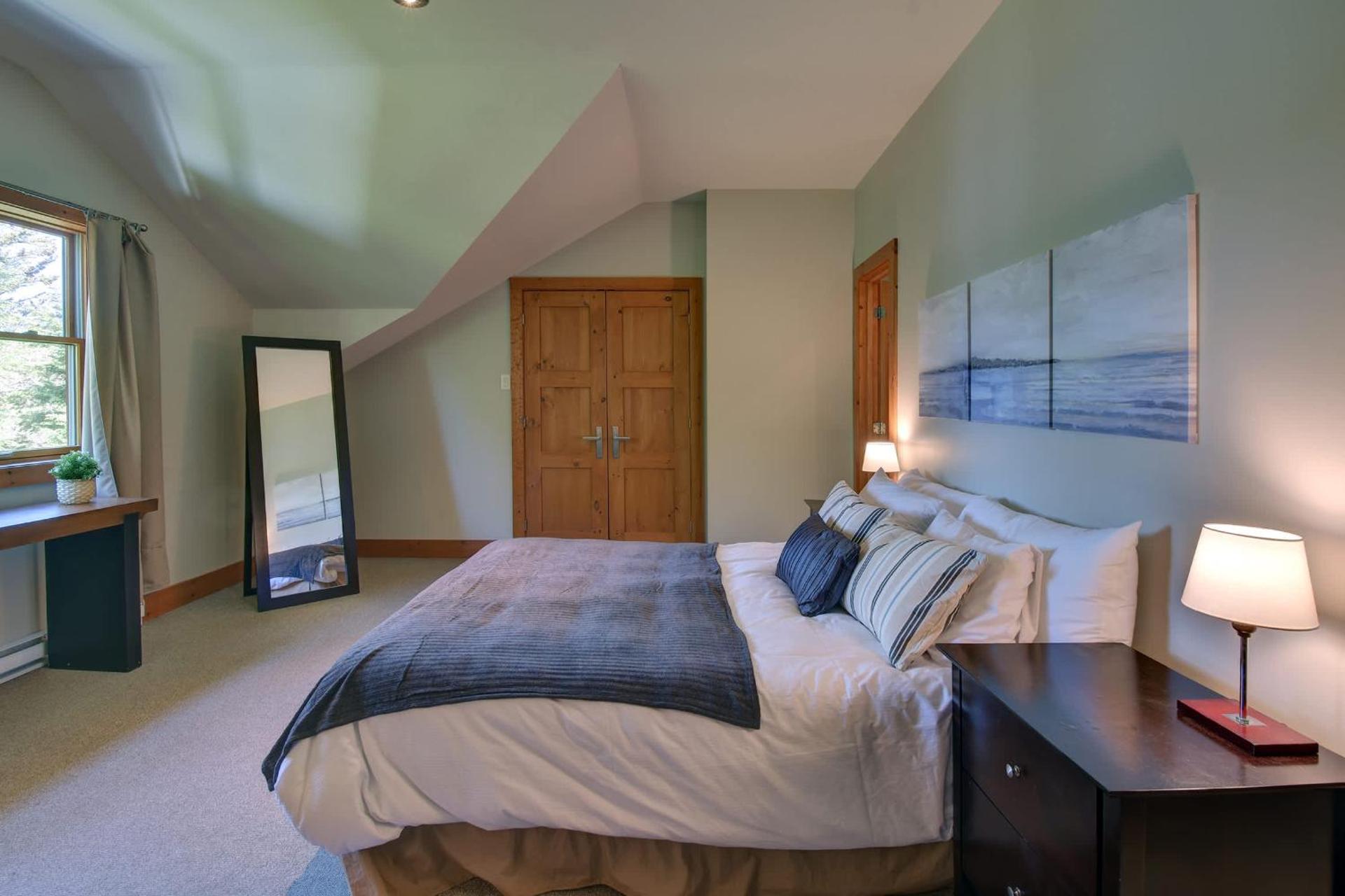 Family friends lake access & hot tub