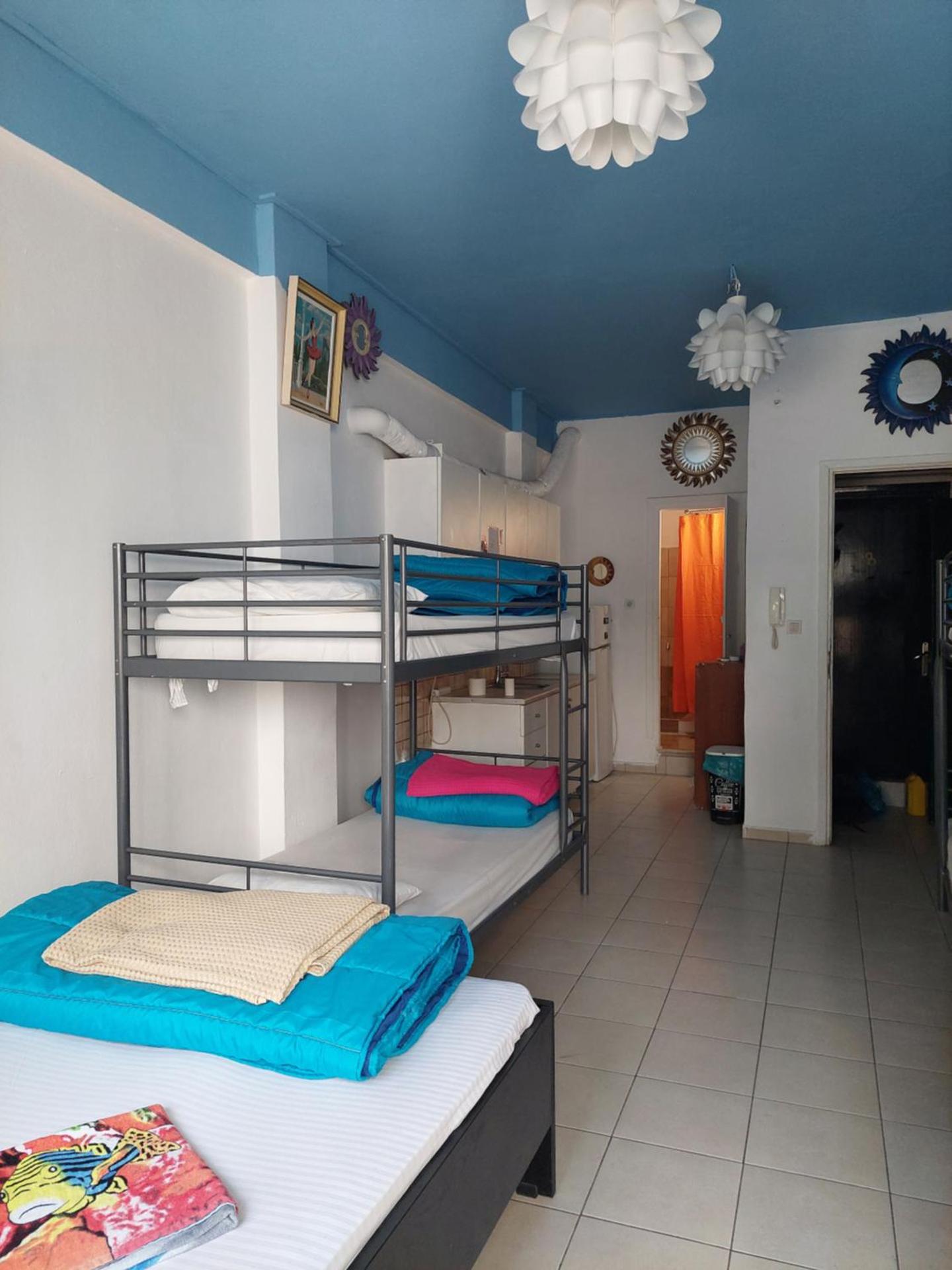 Acropolis views in Monastiraki square