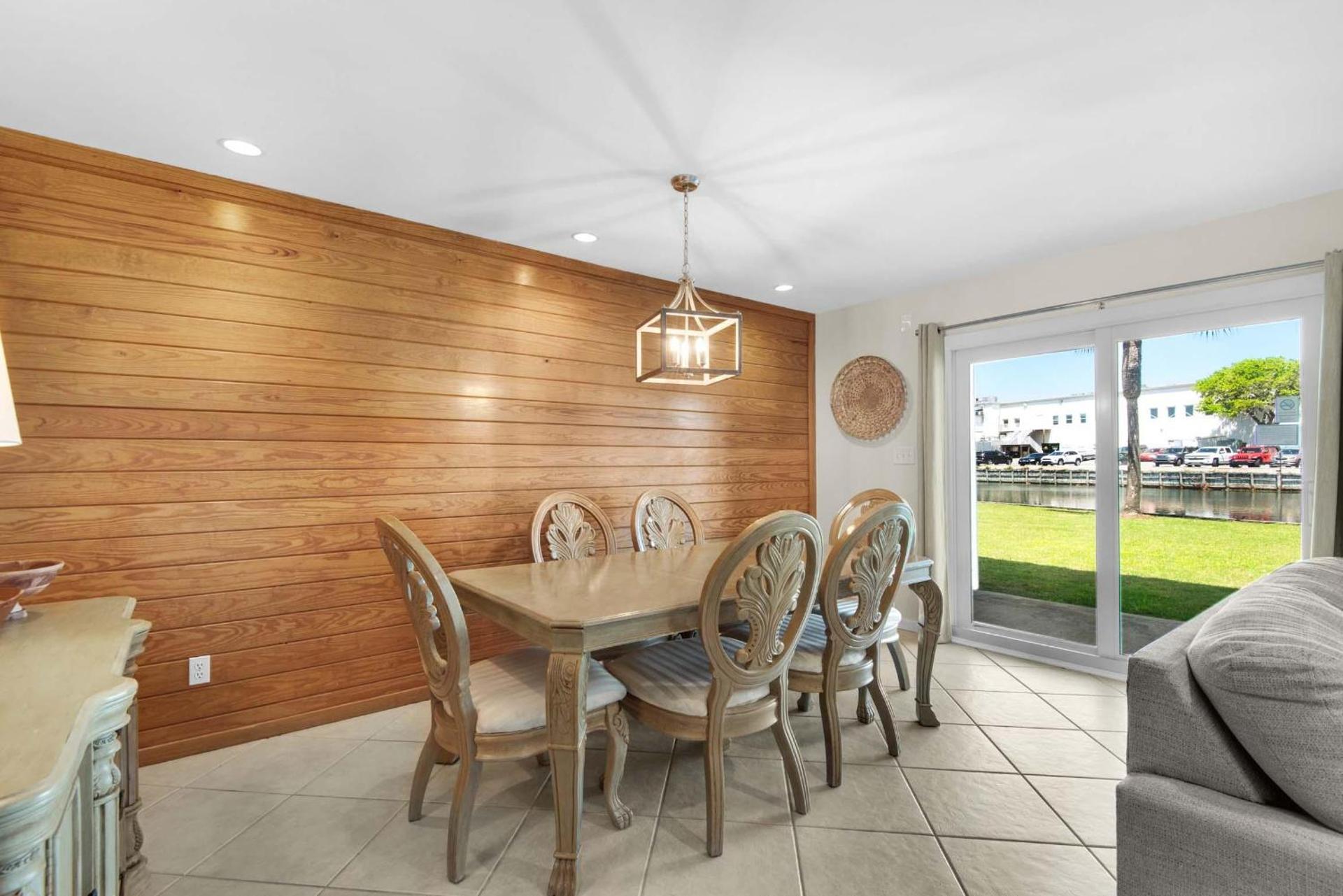 Shoreline Towers Townhouse 4-4