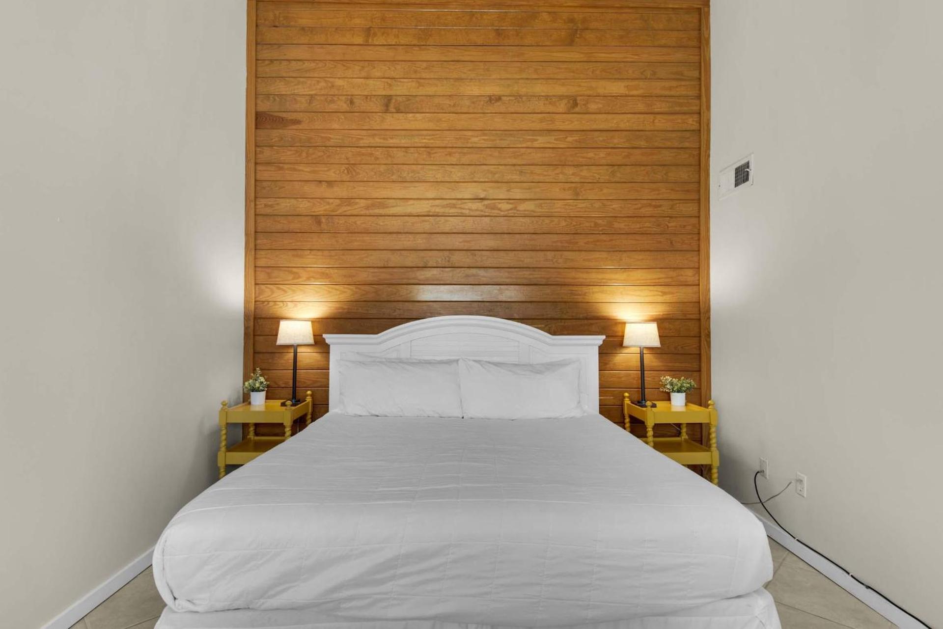 Shoreline Towers Townhouse 4-4