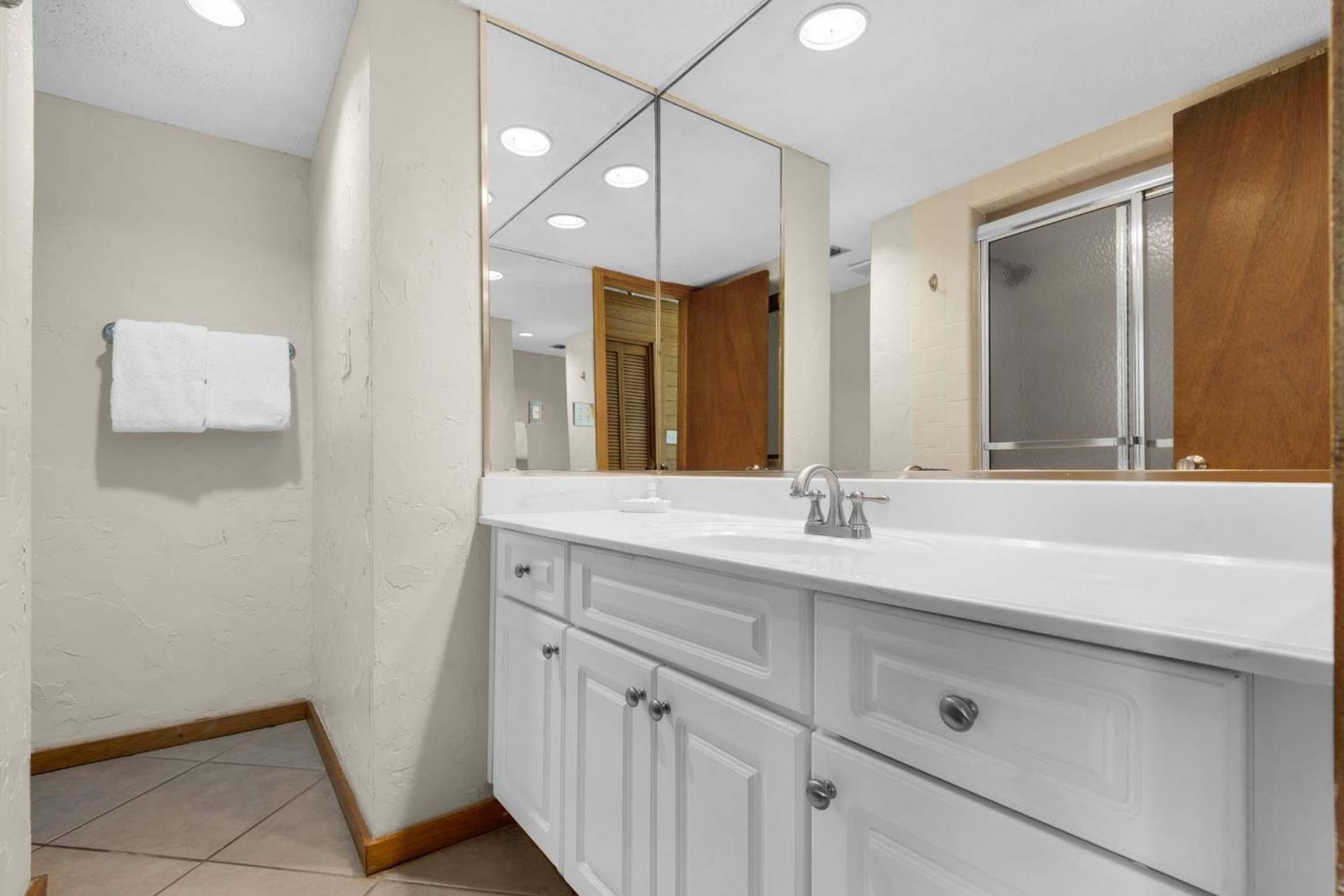 Shoreline Towers Townhouse 4-4