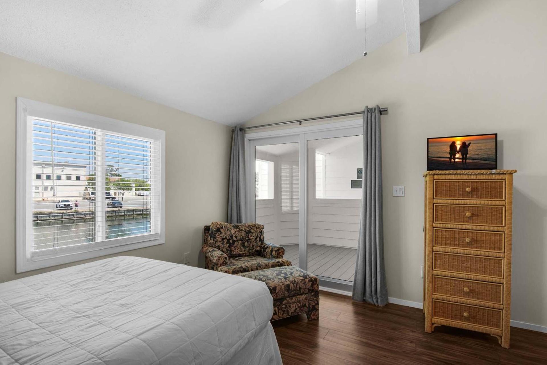 Shoreline Towers Townhouse 4-4