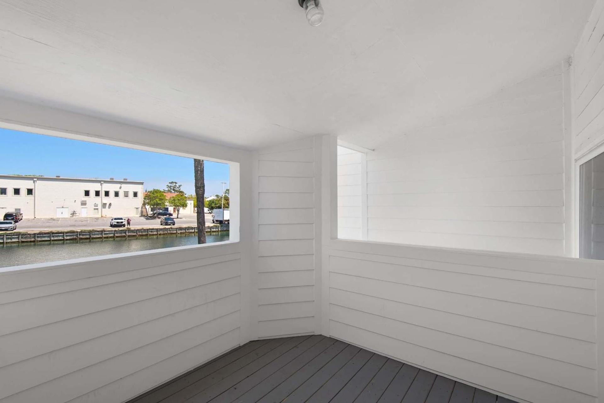 Shoreline Towers Townhouse 4-4