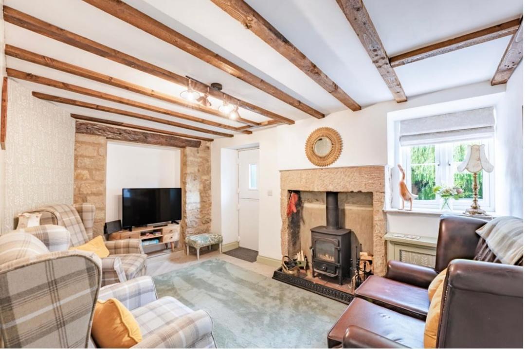 Cosy Cromford village cottage