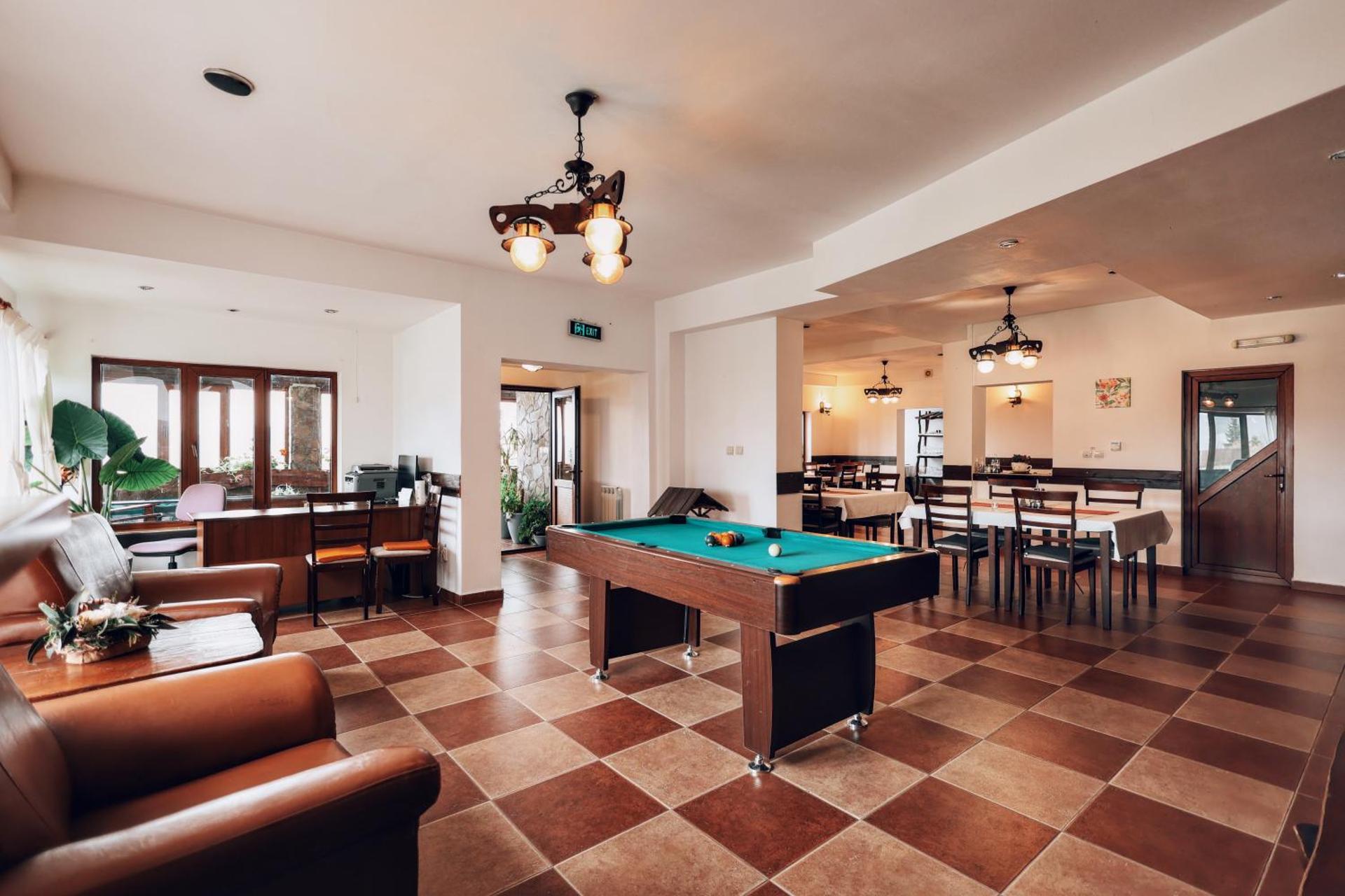 Communal lounge/ TV room