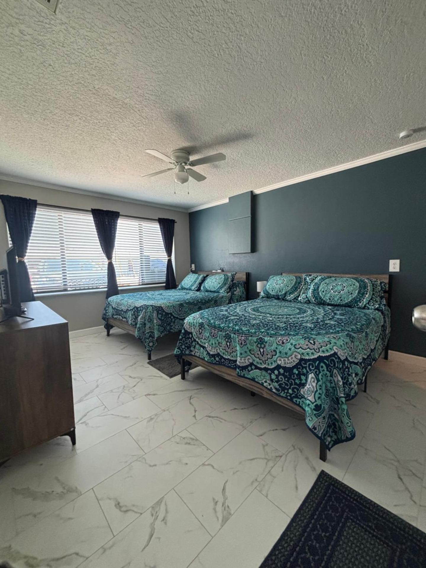 Gorgeous Seaside Seashell Cottage!