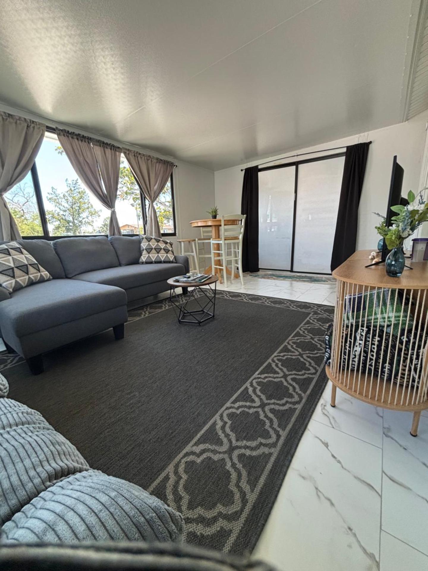 Gorgeous Seaside Seashell Cottage!