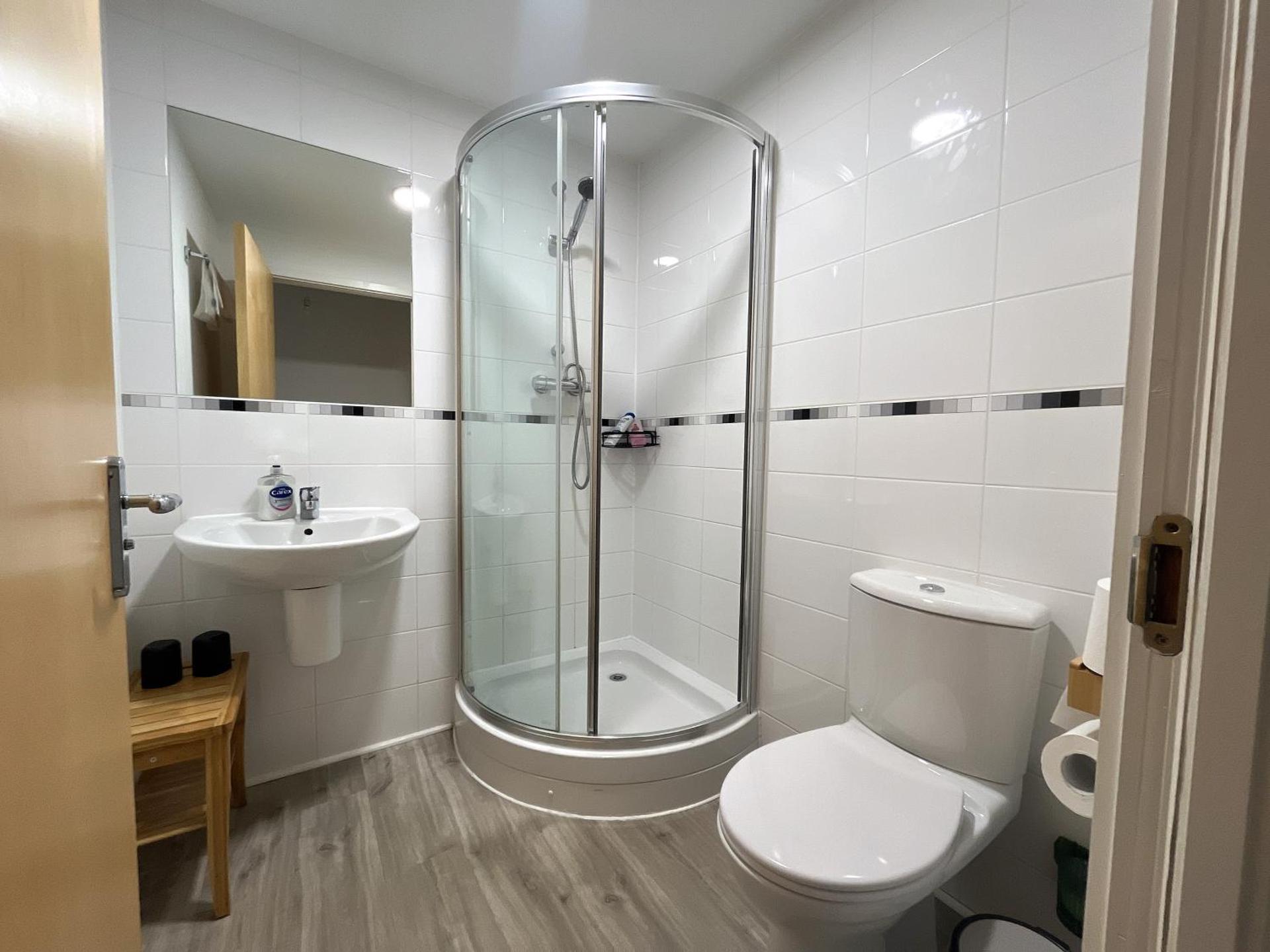 Apartment 2 bath free parking