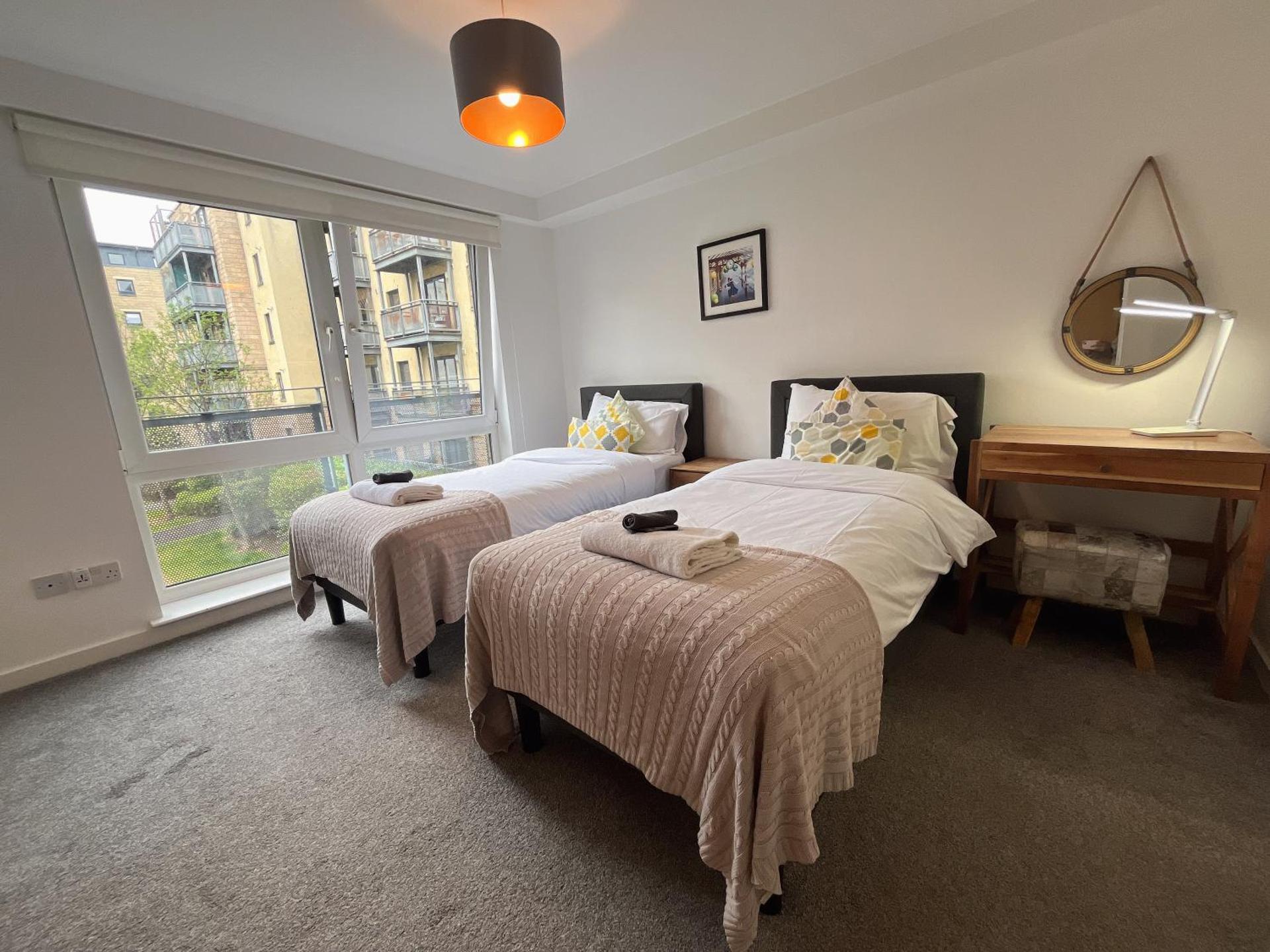 Apartment 2 bath free parking