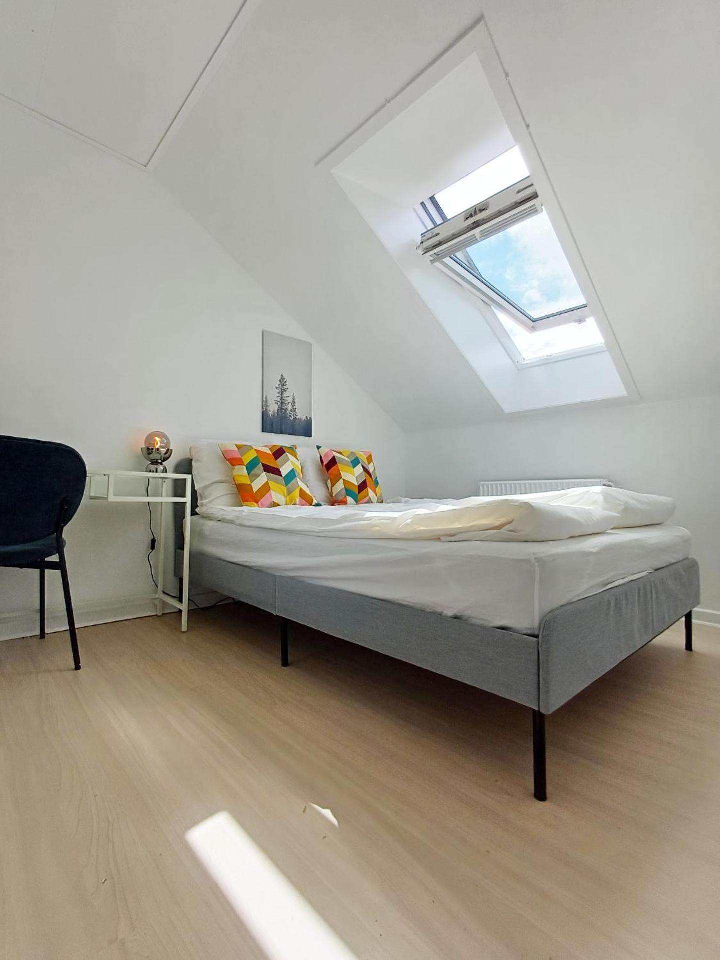 Bright Double Room with Free Parking