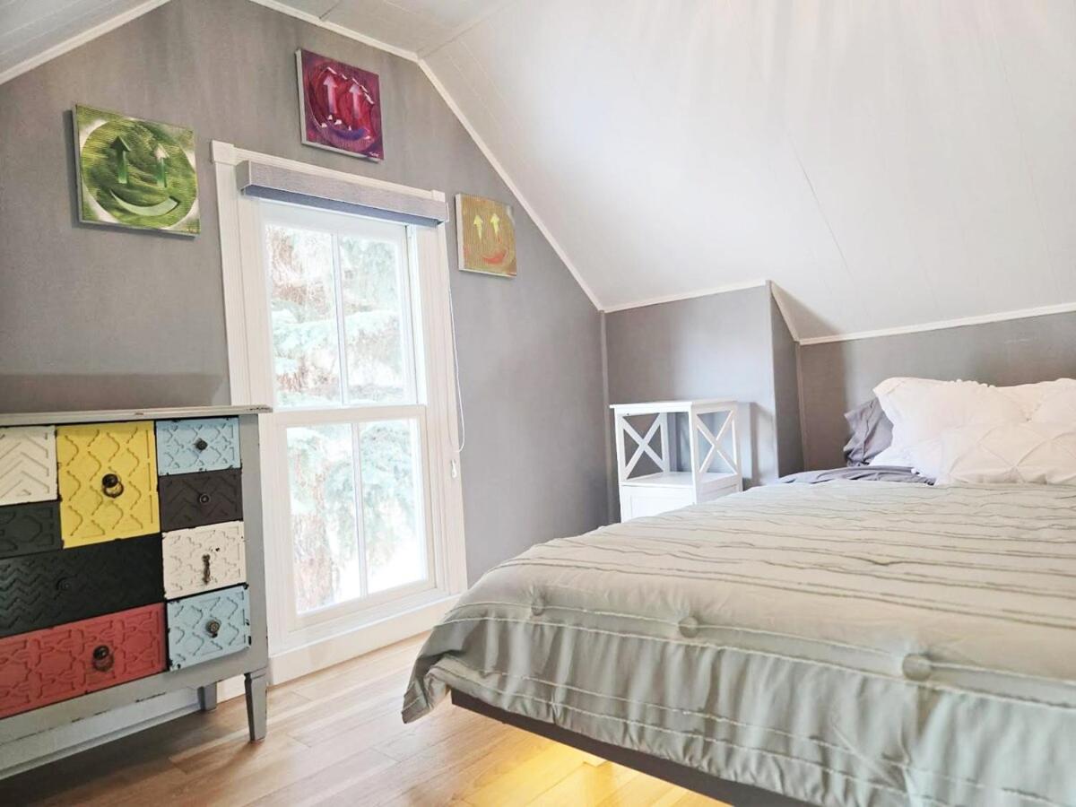 Charming Downtown Apartment in Victorian Home with Mountain Views