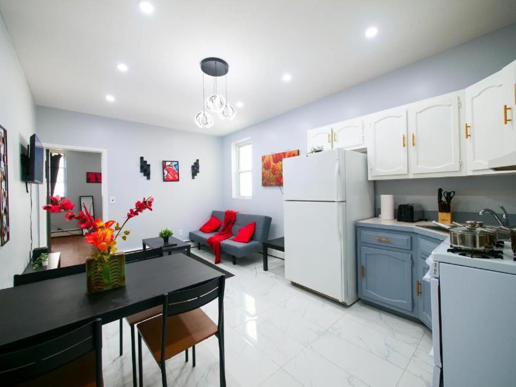 Sleek one-bedroom abode near NYC