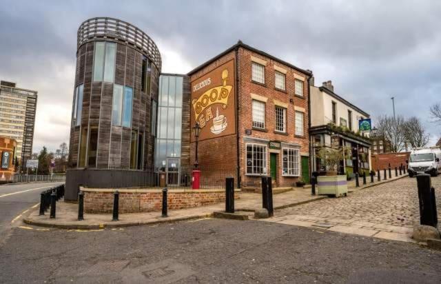 Rochdale Hideaway - Huge 5 Bedroom House