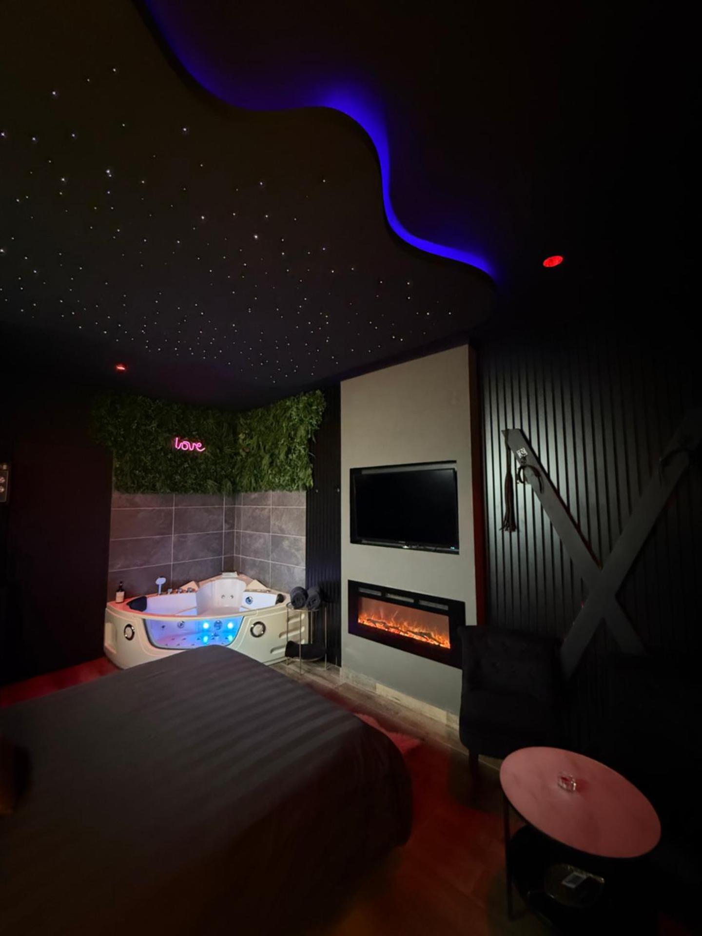 Loft, Studio and Love Rooms