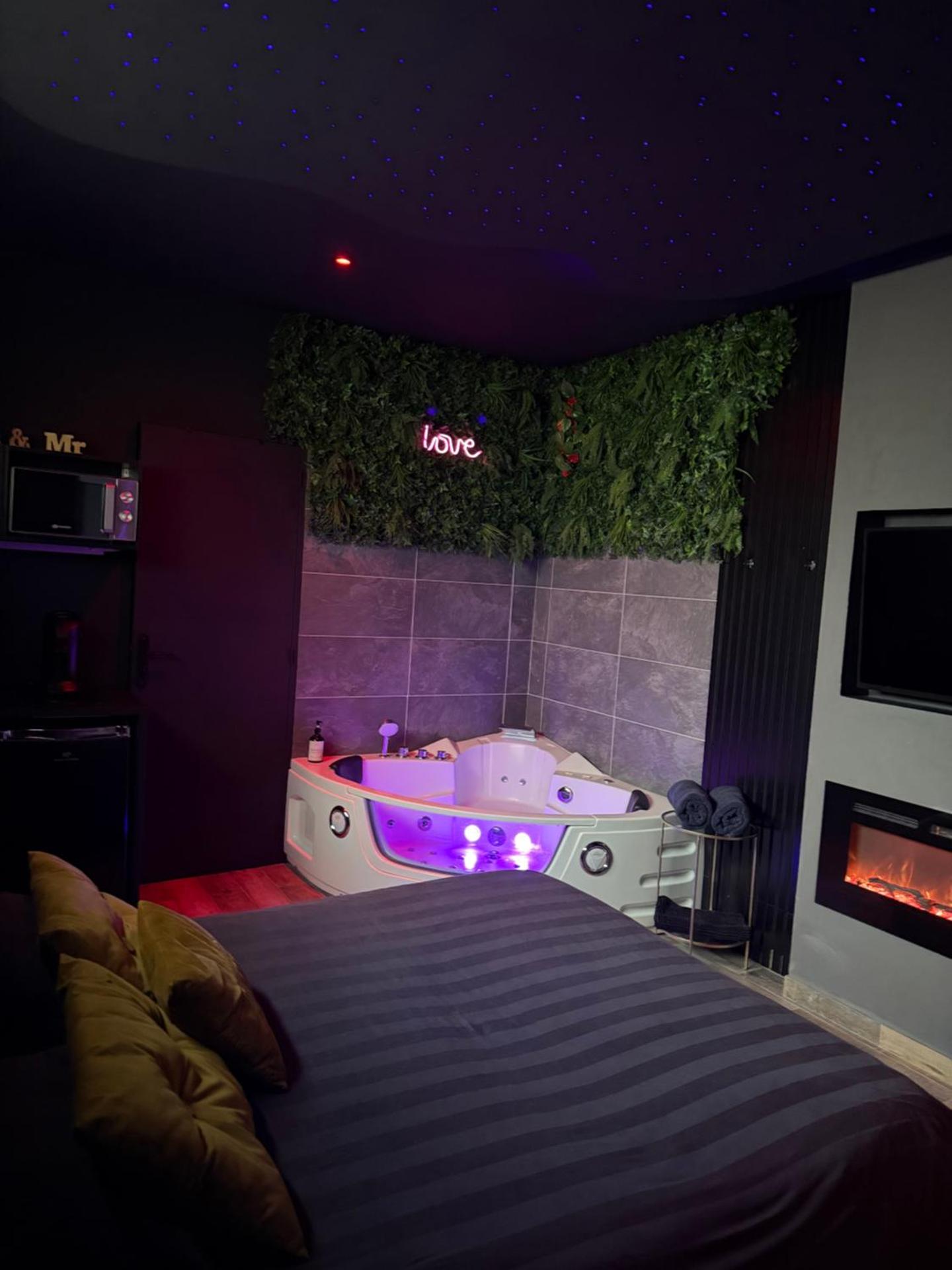 Loft, Studio and Love Rooms