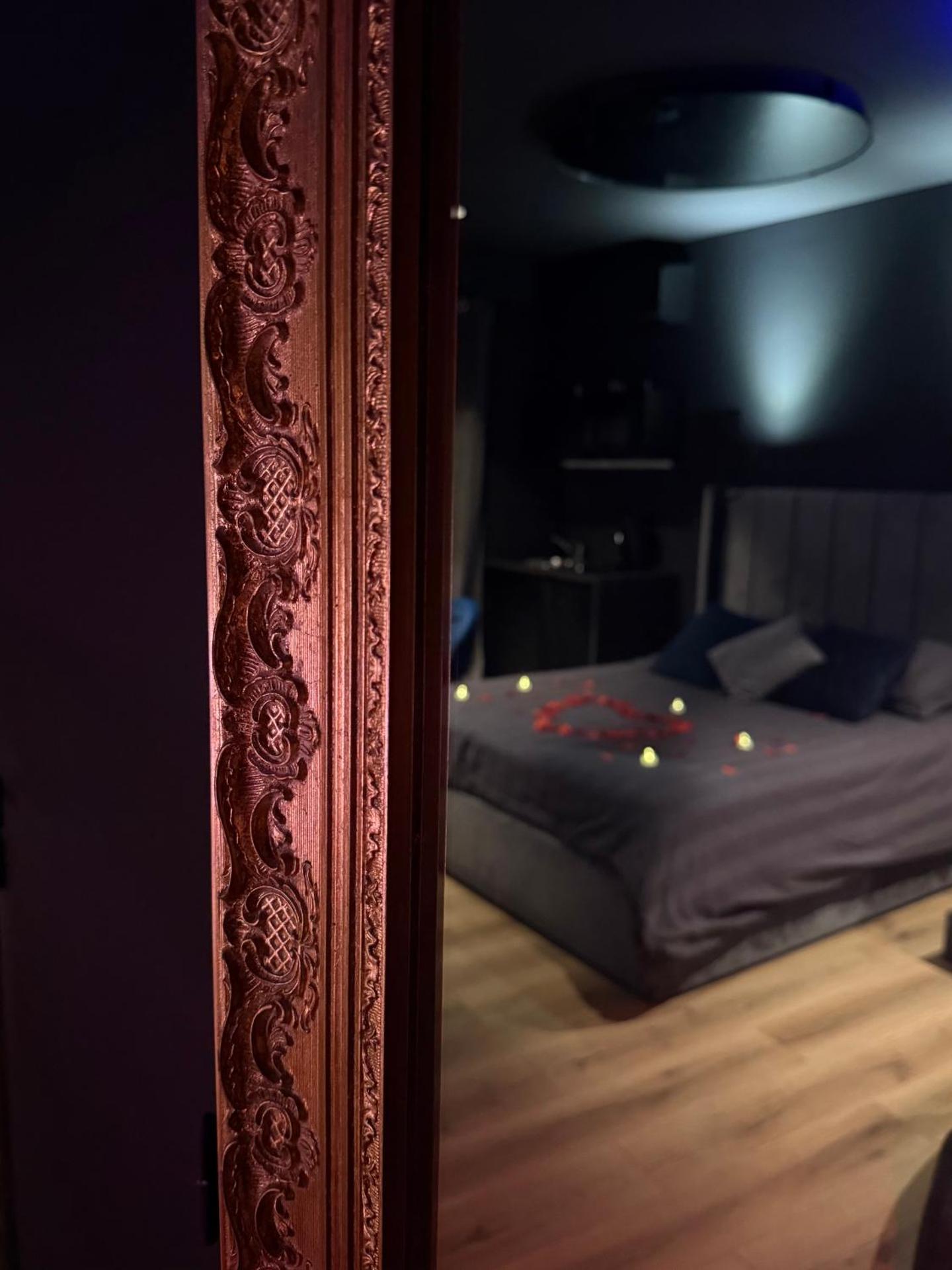 Loft, Studio and Love Rooms