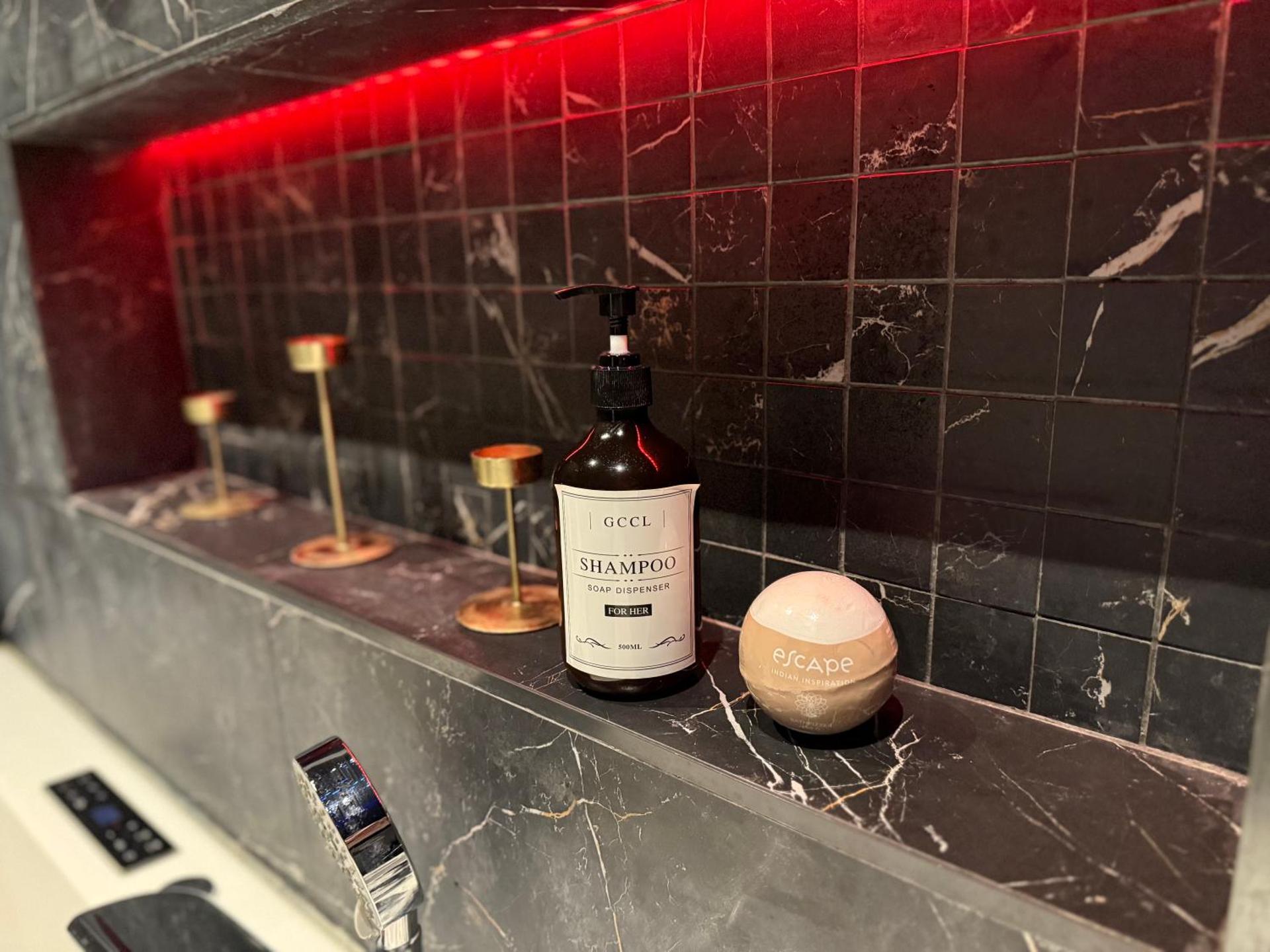 Loft, Studio and Love Rooms