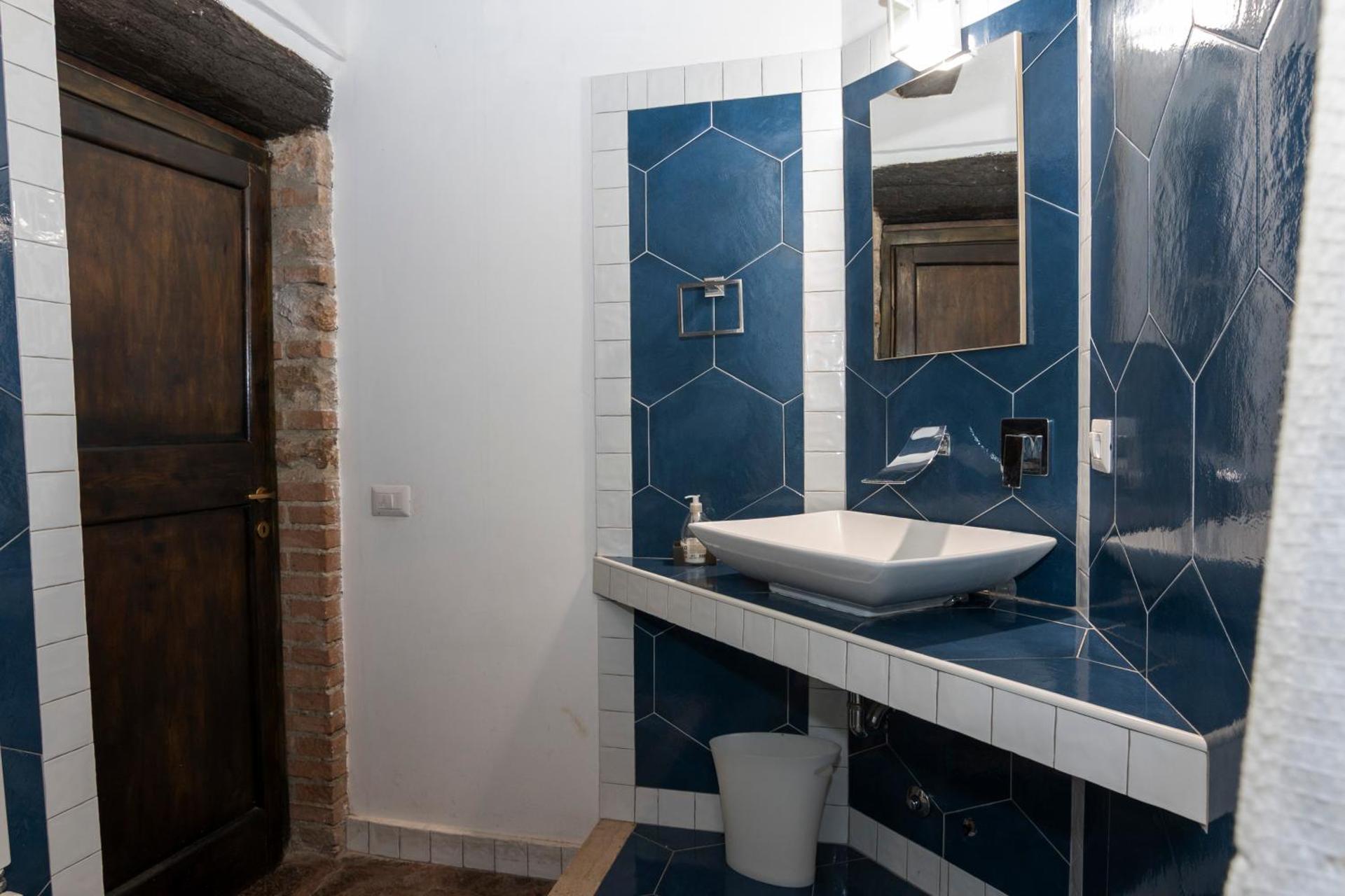 Maestosa Roccaforte dei Principi, 3 piani tutti per voi!