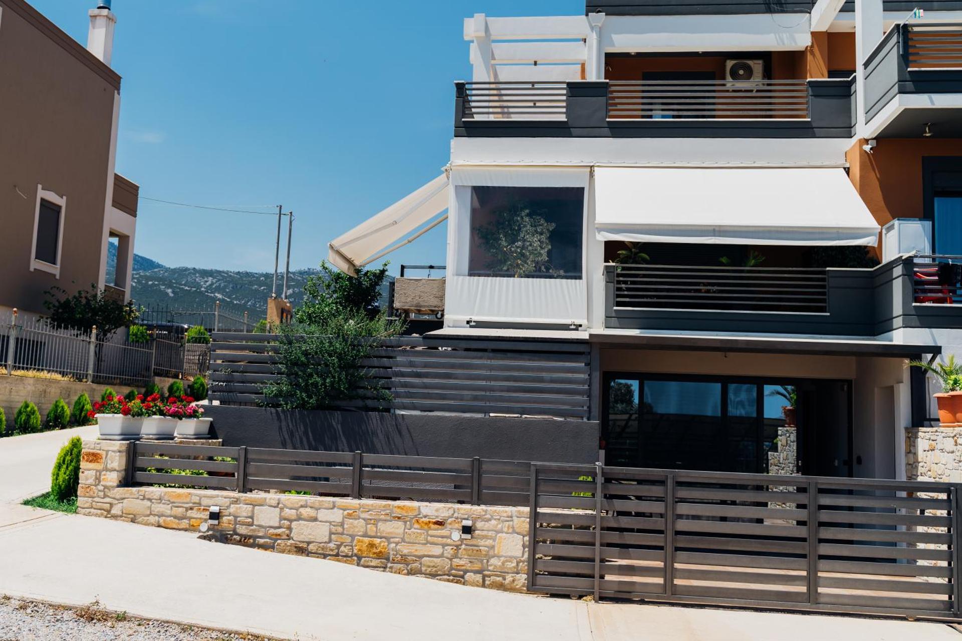 ΙΣΟΓΕΙΟ ΕΠΙΠΛΩΜΕΝΟ ΔΙΑΜΕΡΙΣΜΑ