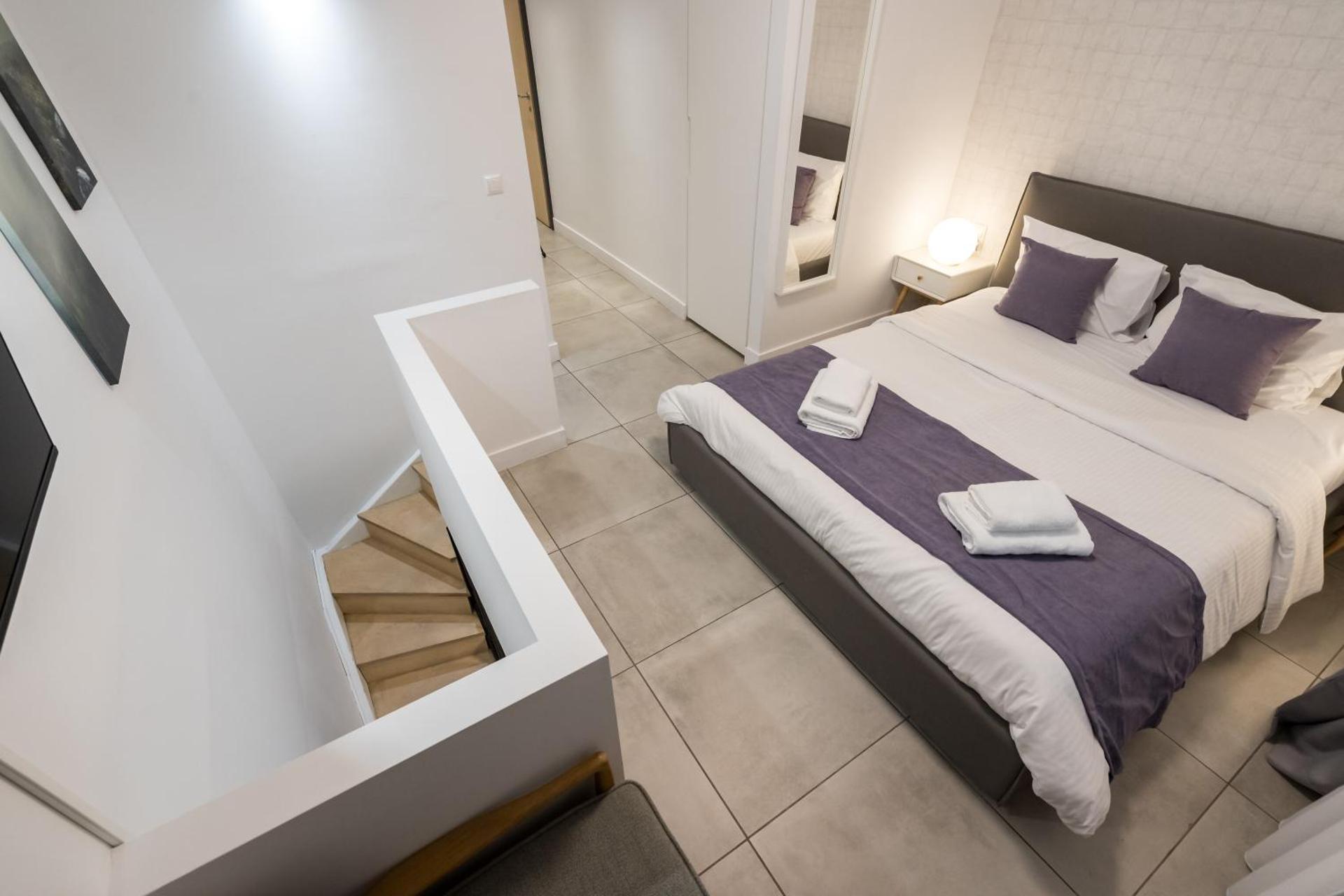 Studio - Split Level